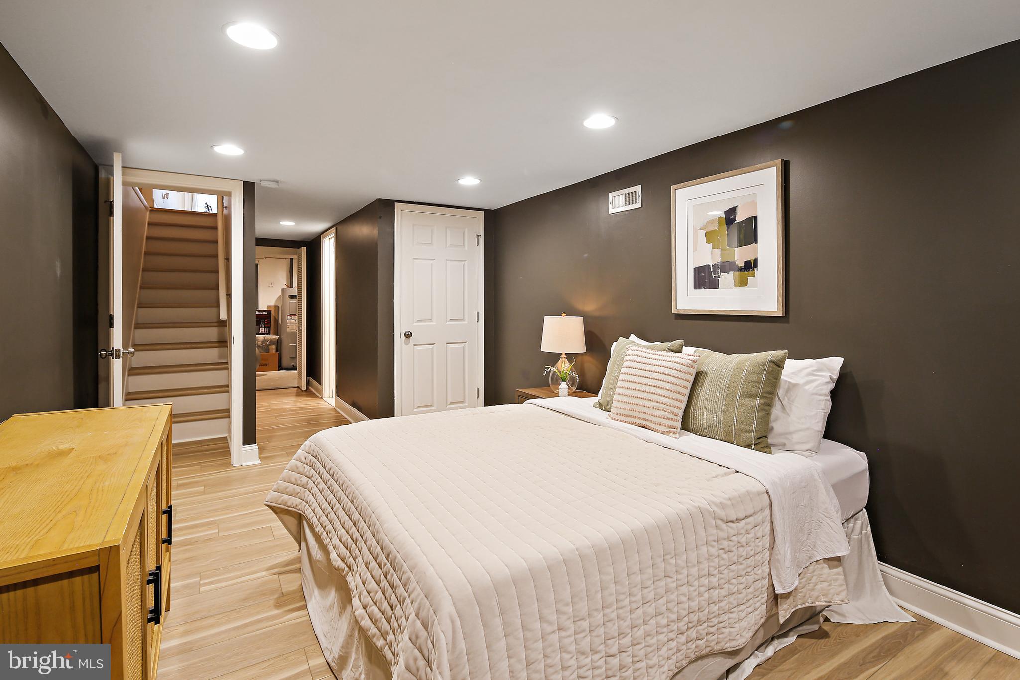 LOCUST POINT - Residential