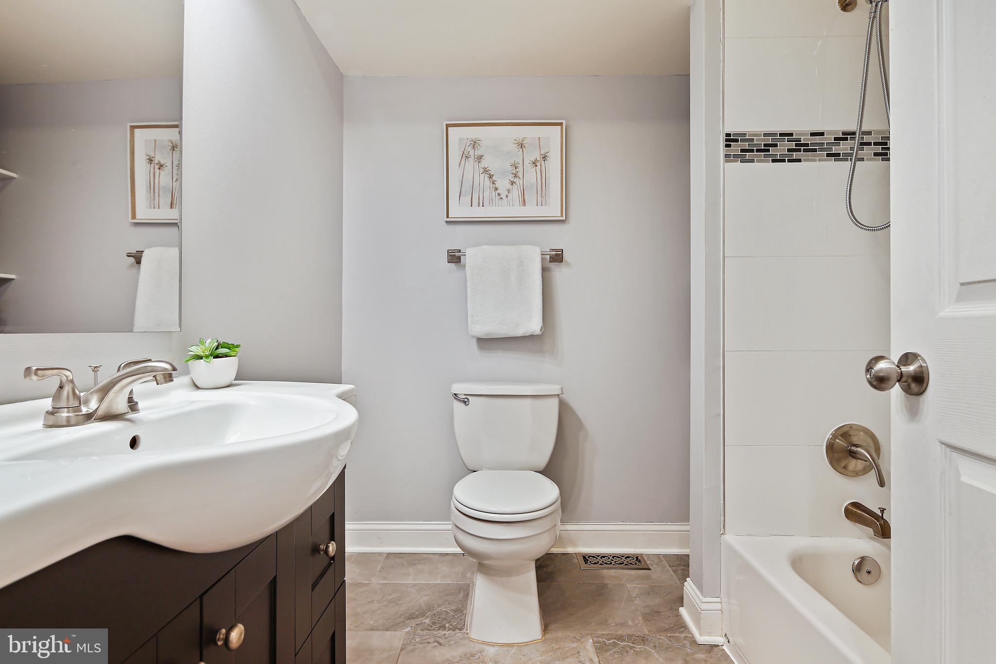 LOCUST POINT - Residential