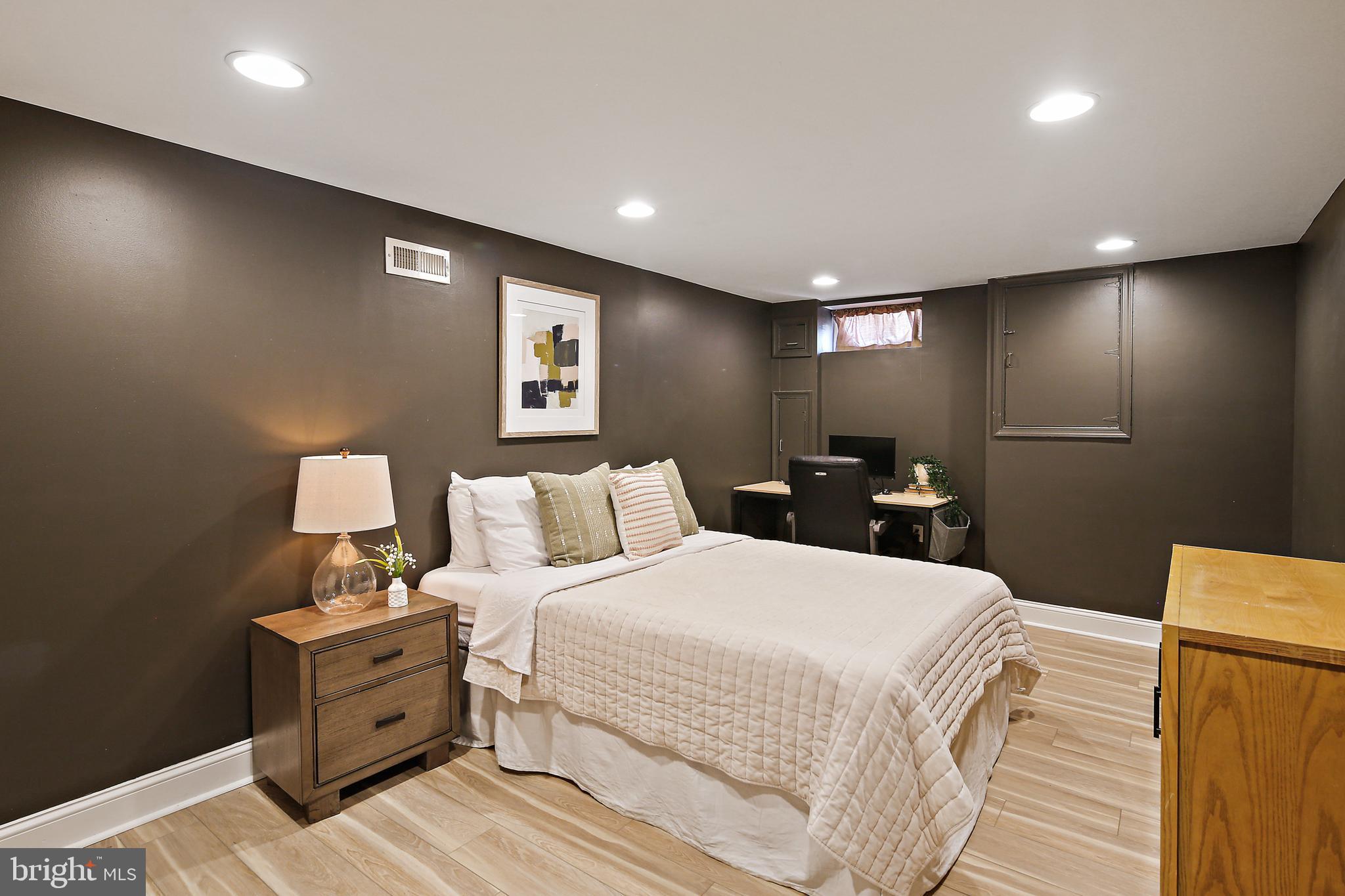 LOCUST POINT - Residential