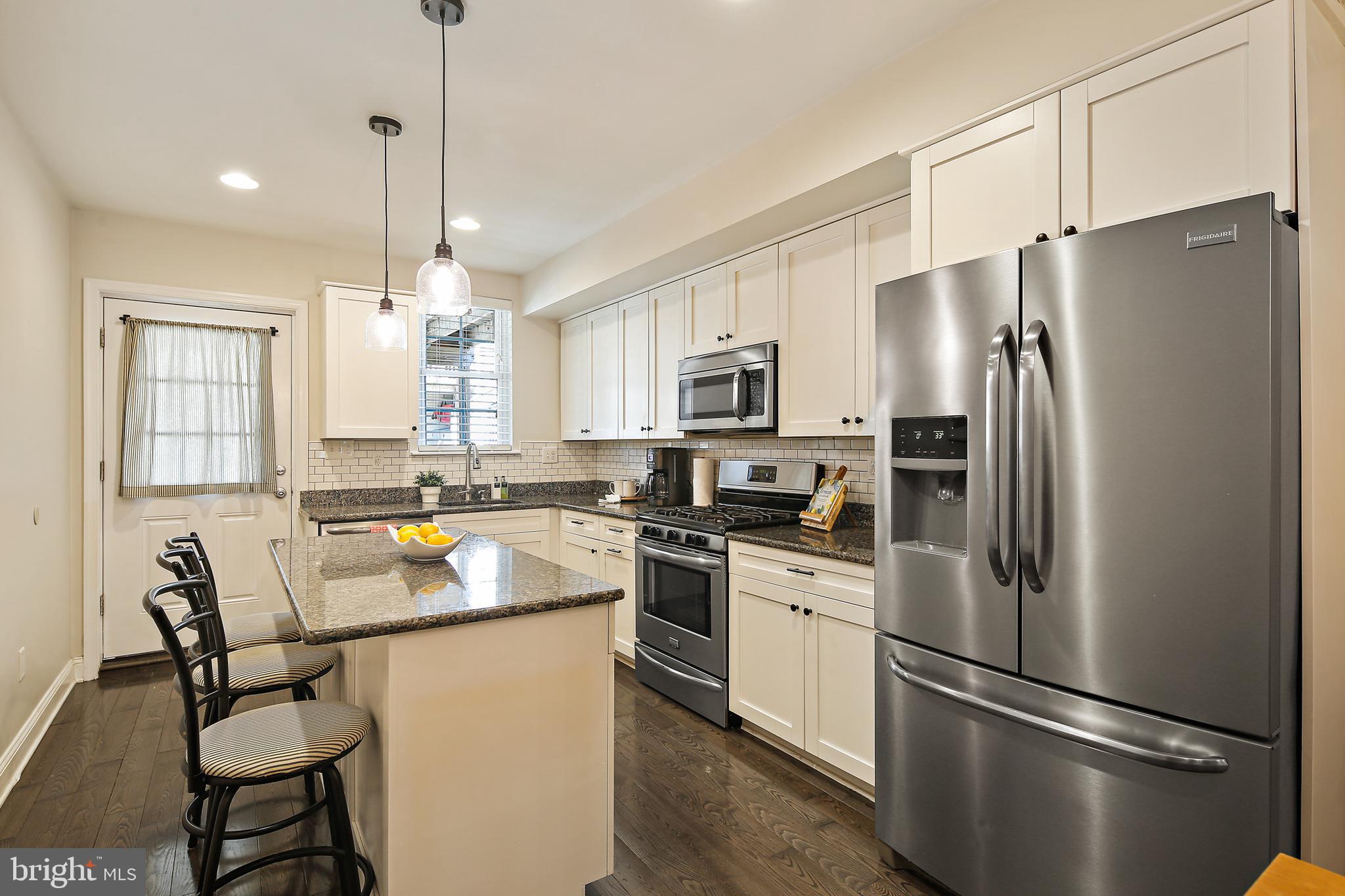 LOCUST POINT - Residential