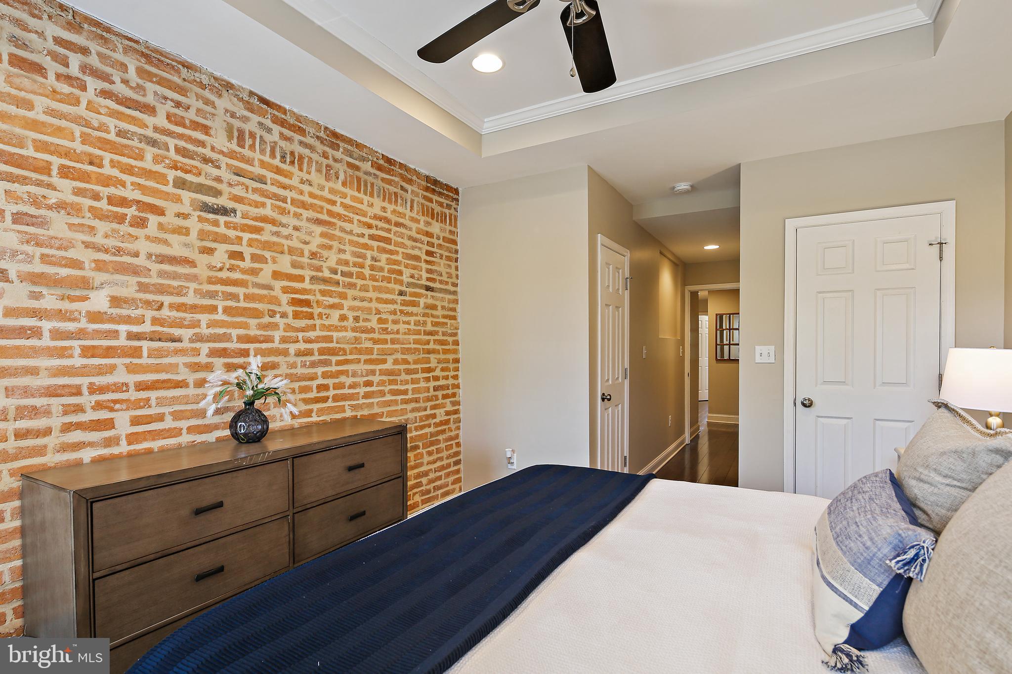 LOCUST POINT - Residential