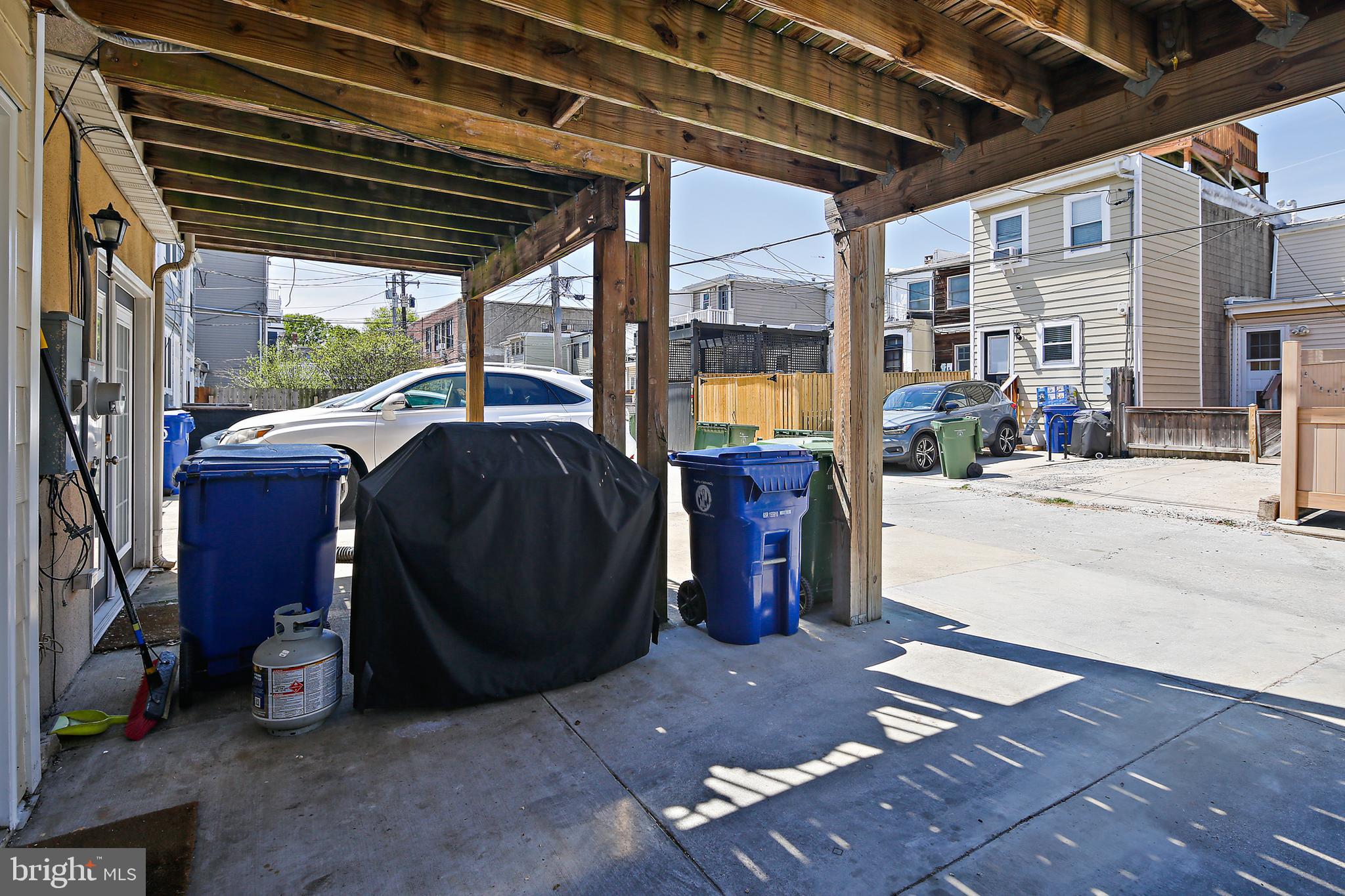 LOCUST POINT - Residential