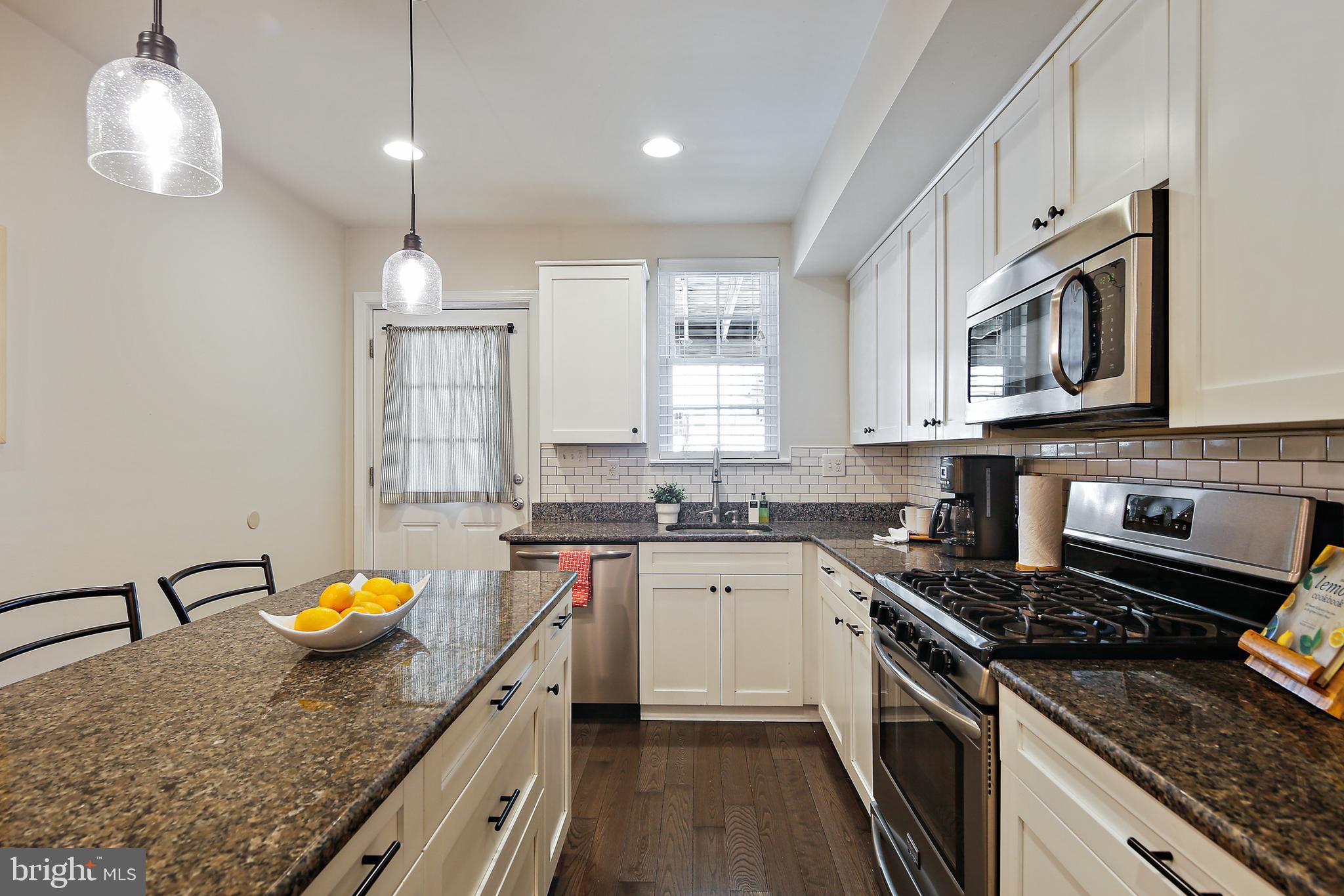 LOCUST POINT - Residential