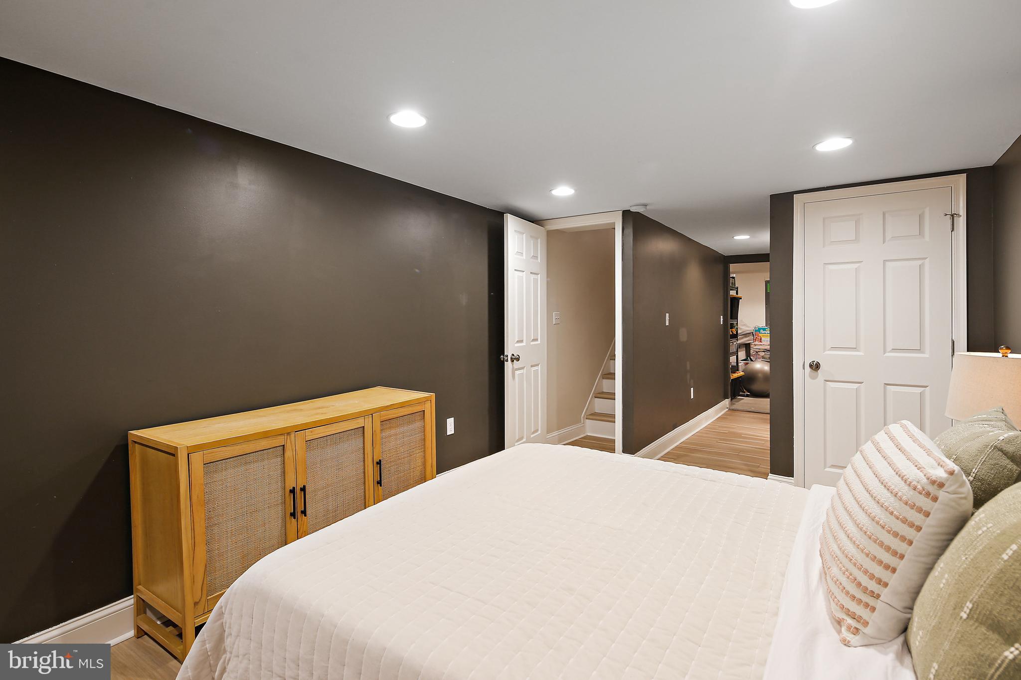 LOCUST POINT - Residential