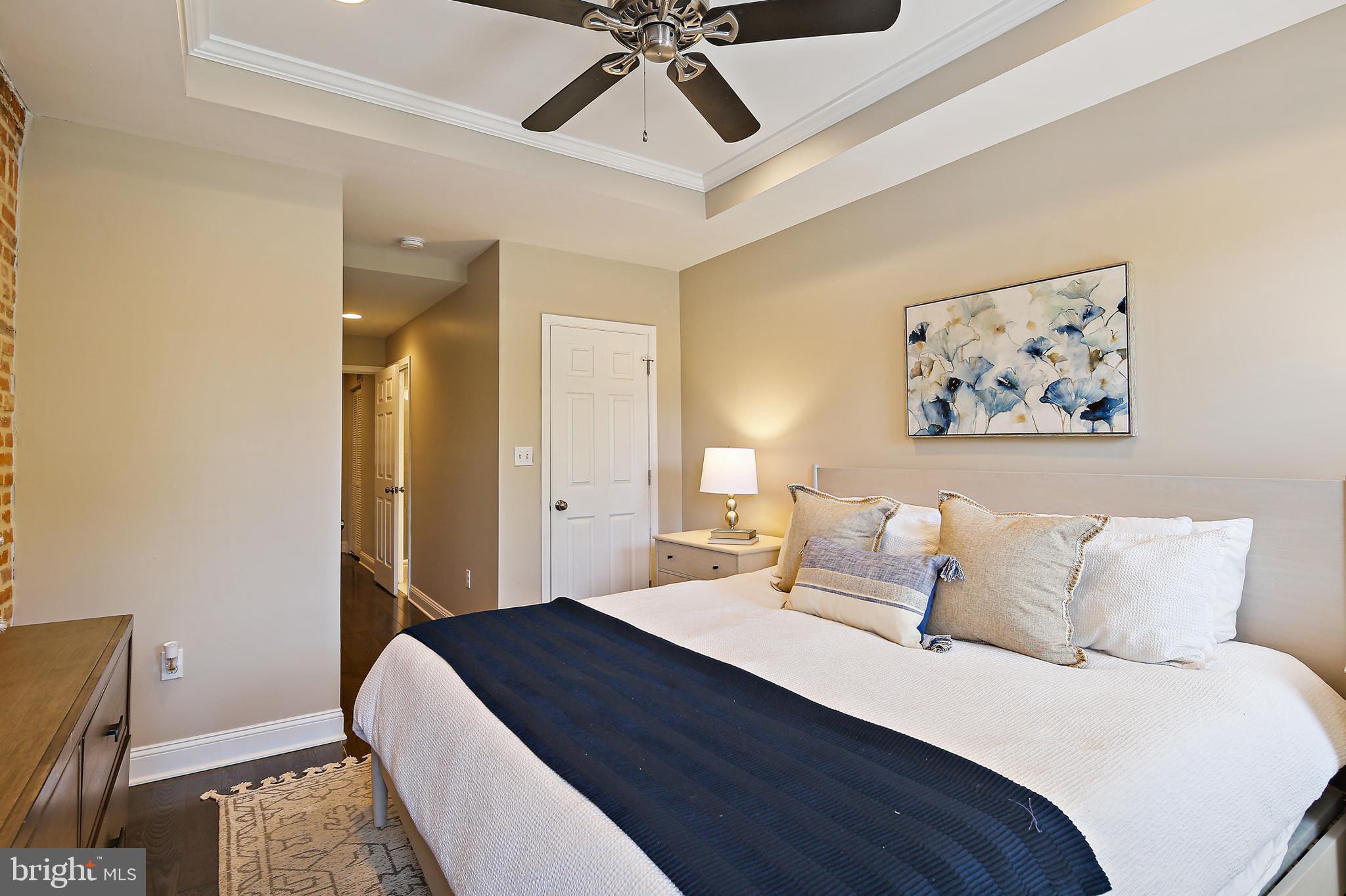 LOCUST POINT - Residential