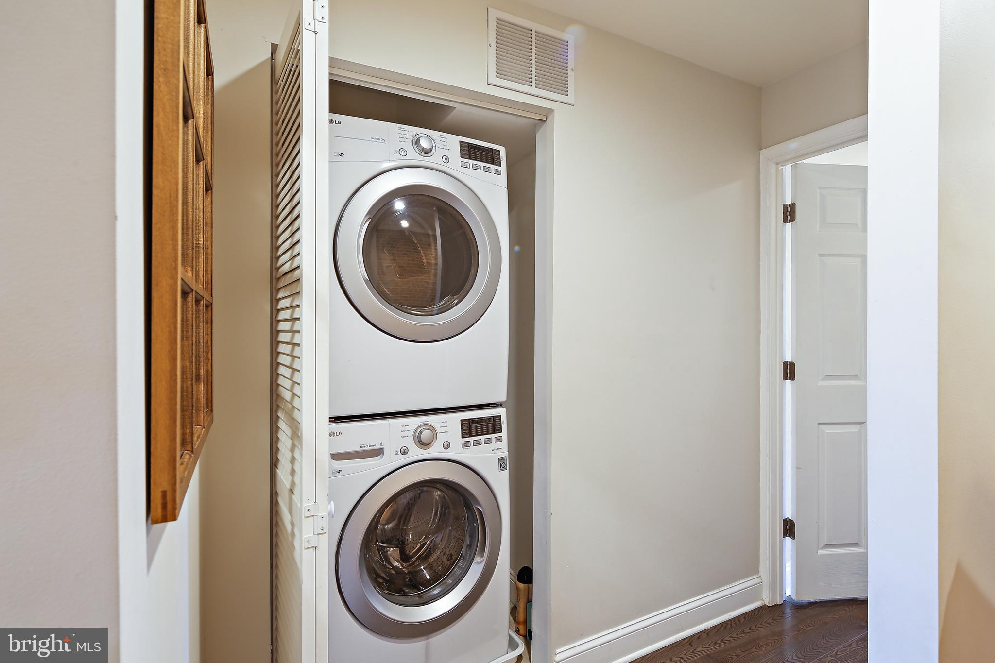 LOCUST POINT - Residential