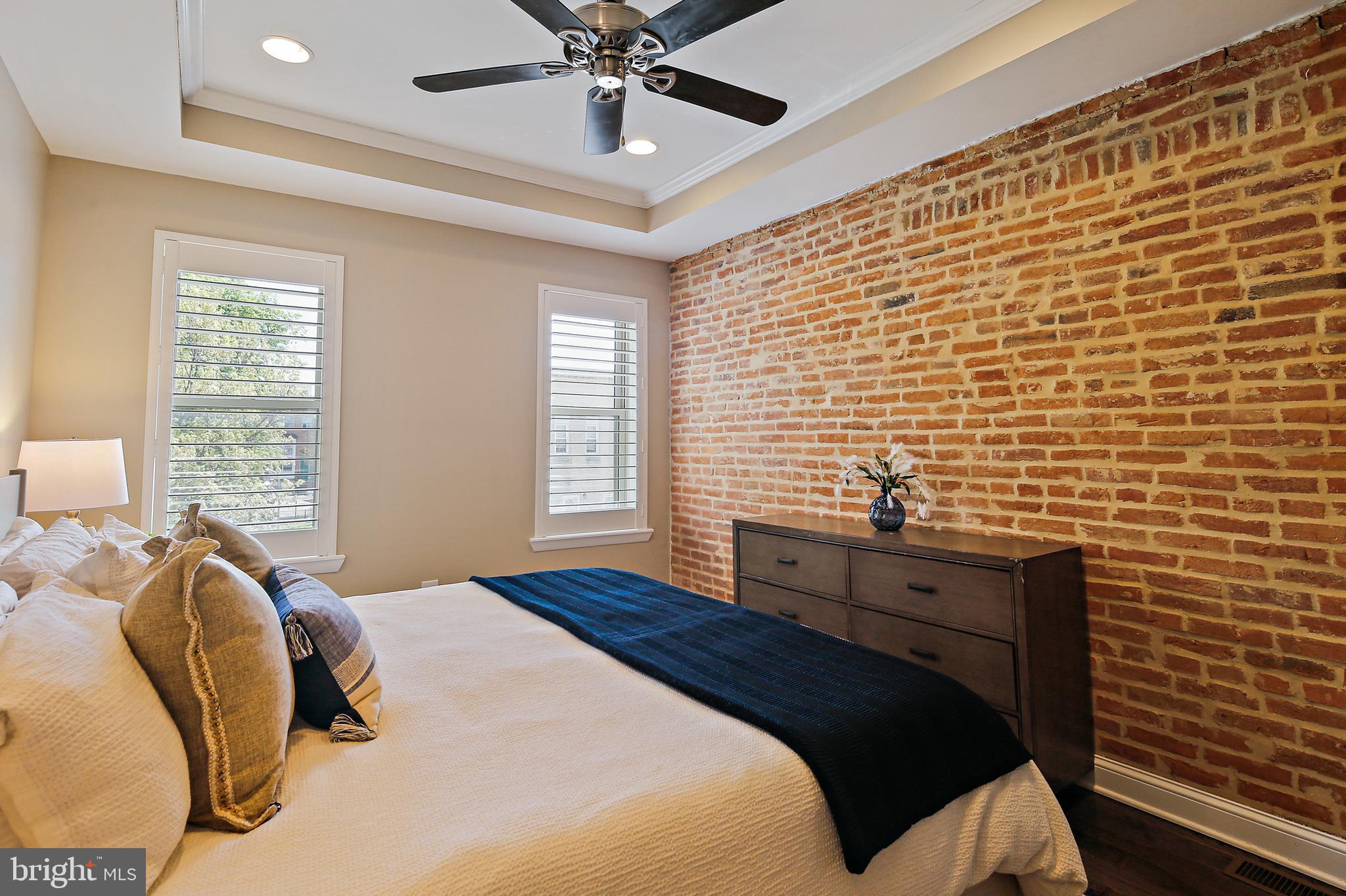 LOCUST POINT - Residential