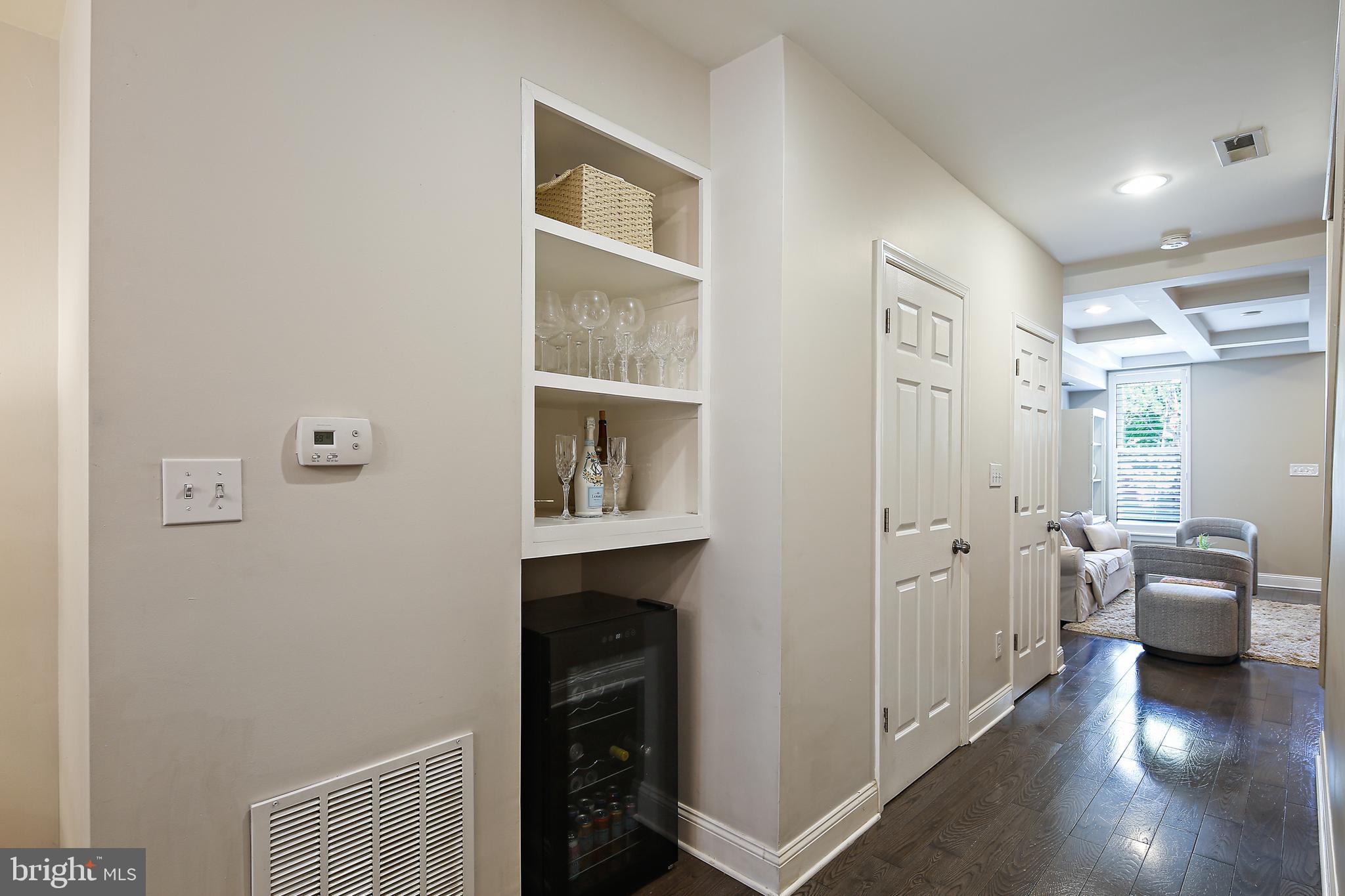 LOCUST POINT - Residential