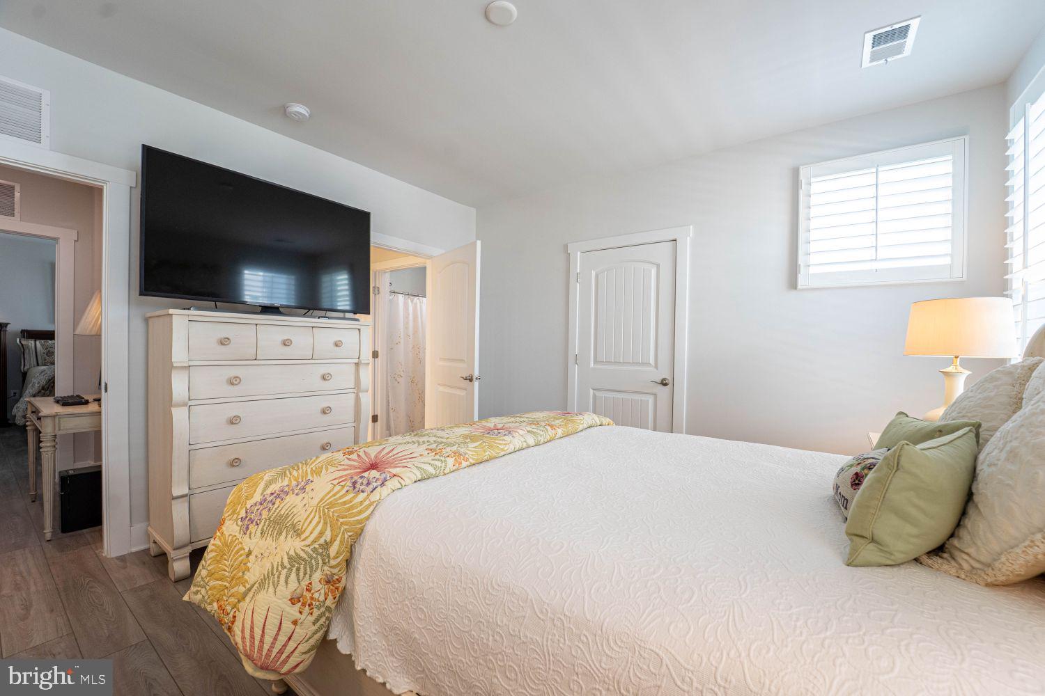 FOUR SEASONS AT KENT ISLAND - Residential