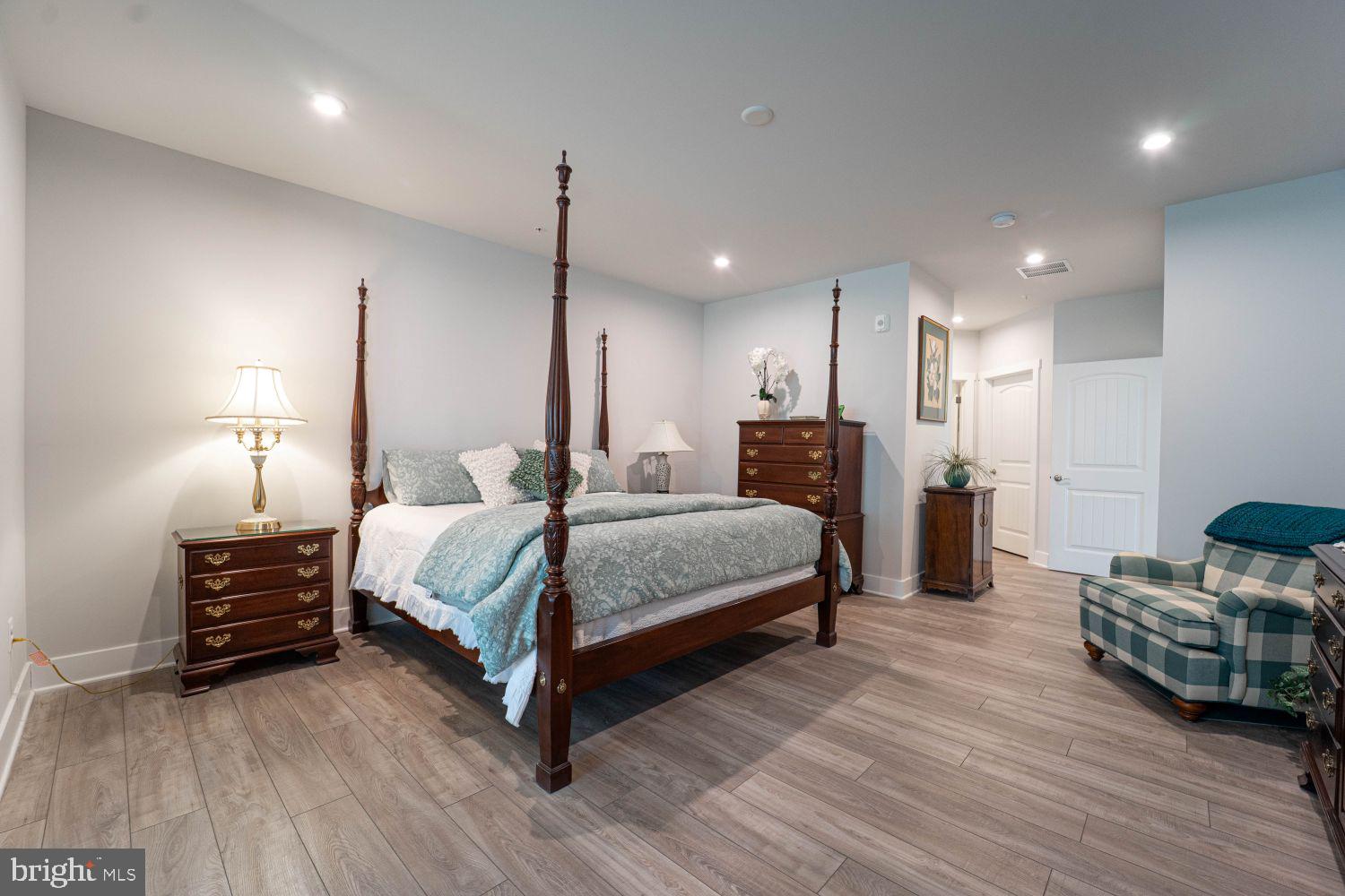 FOUR SEASONS AT KENT ISLAND - Residential