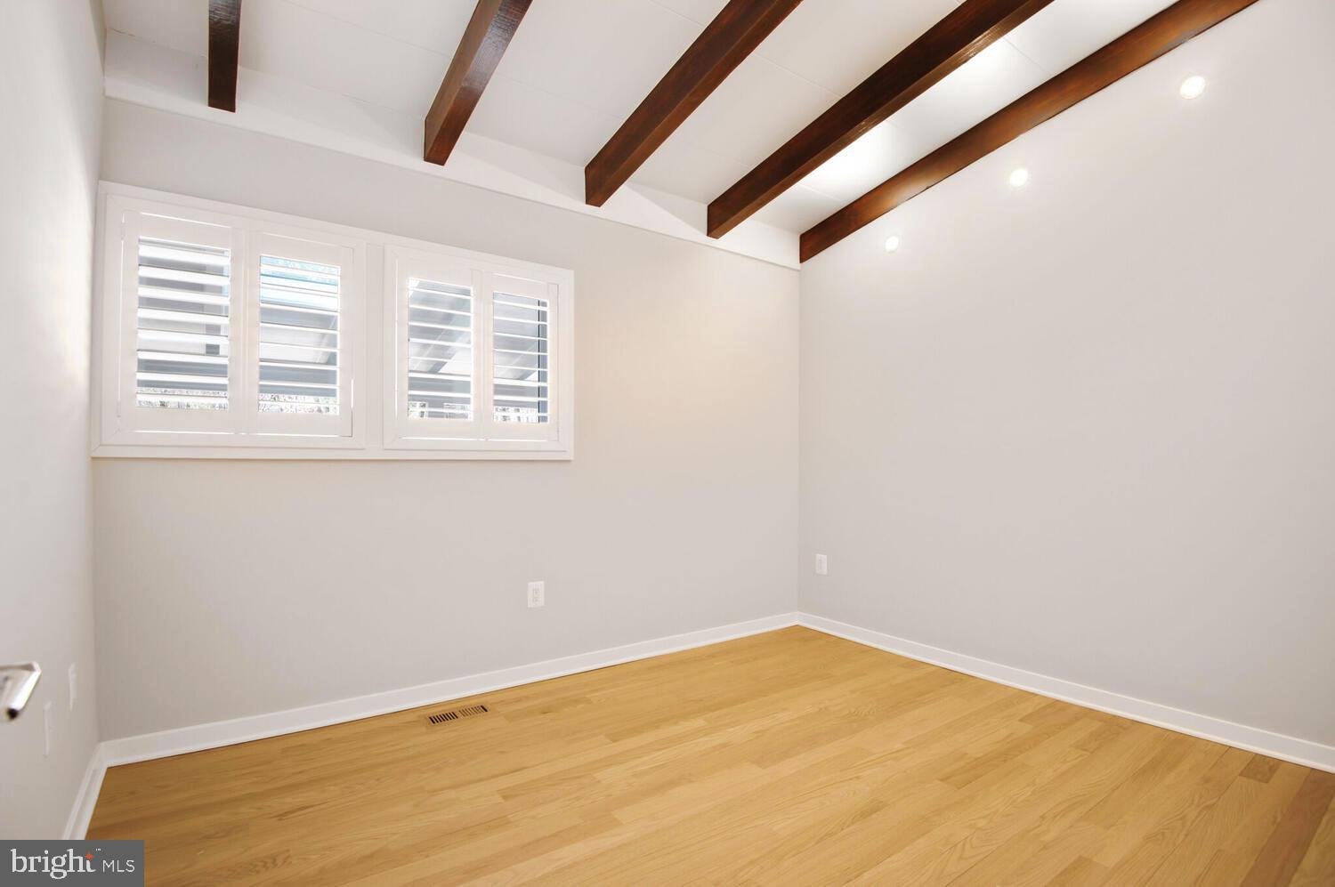 BARCROFT LAKE SHORES - Residential Lease