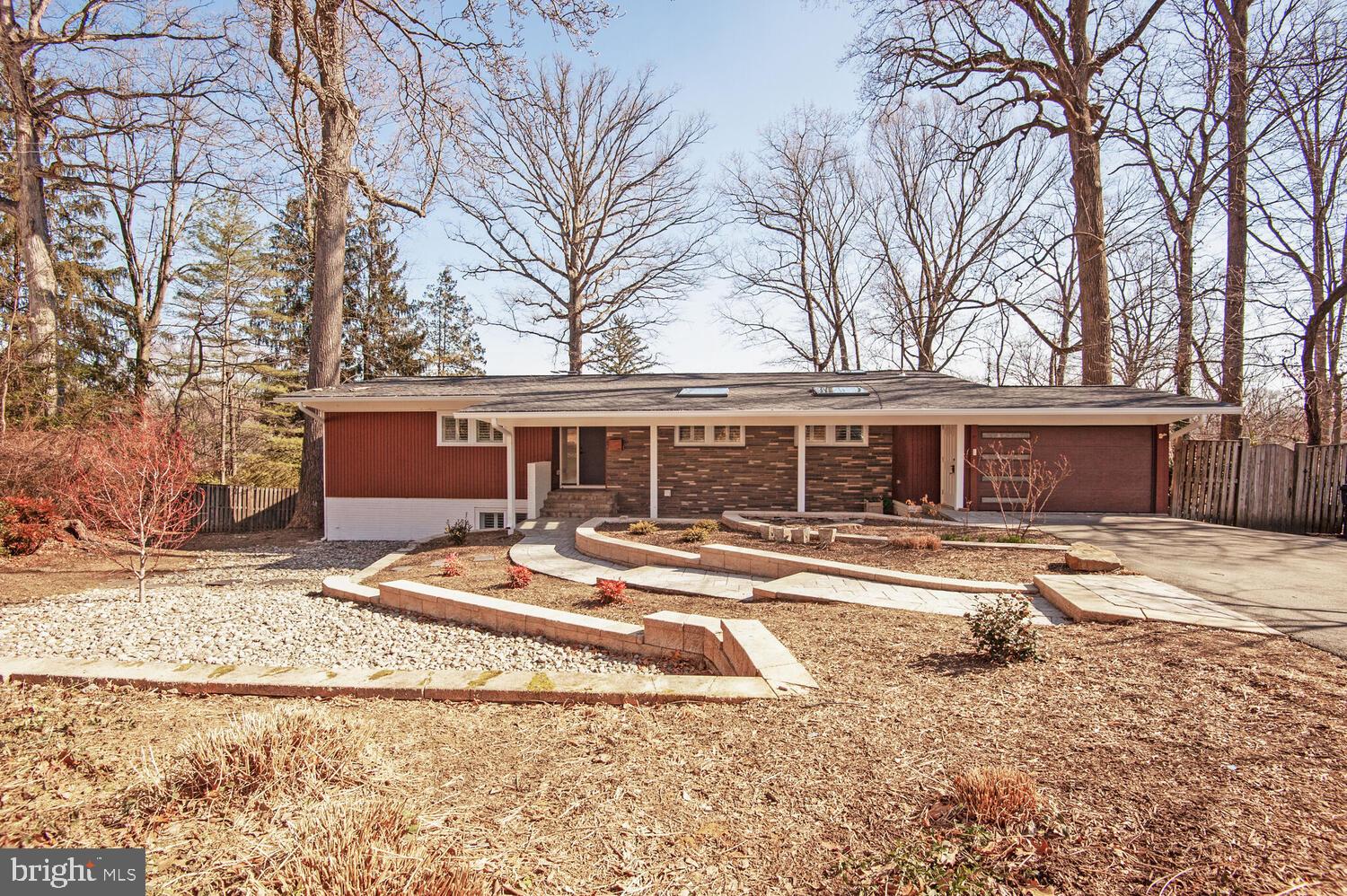 BARCROFT LAKE SHORES - Residential Lease