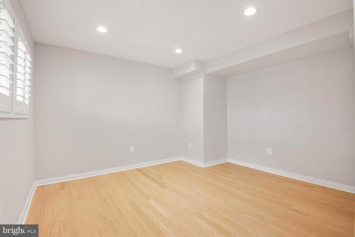 BARCROFT LAKE SHORES - Residential Lease