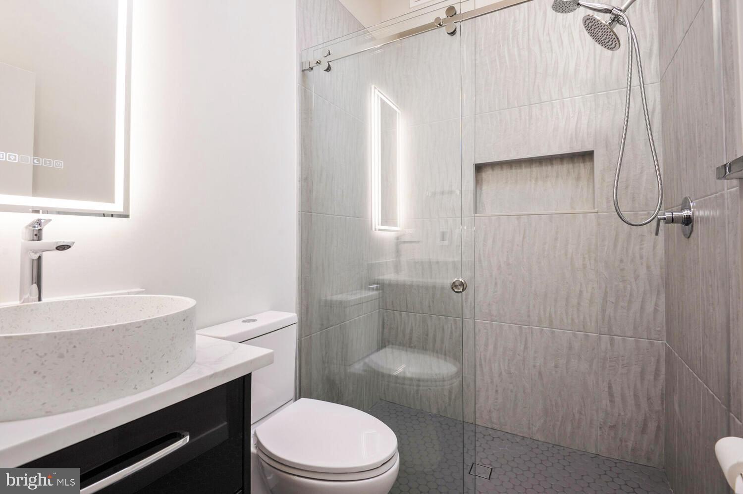 BARCROFT LAKE SHORES - Residential Lease