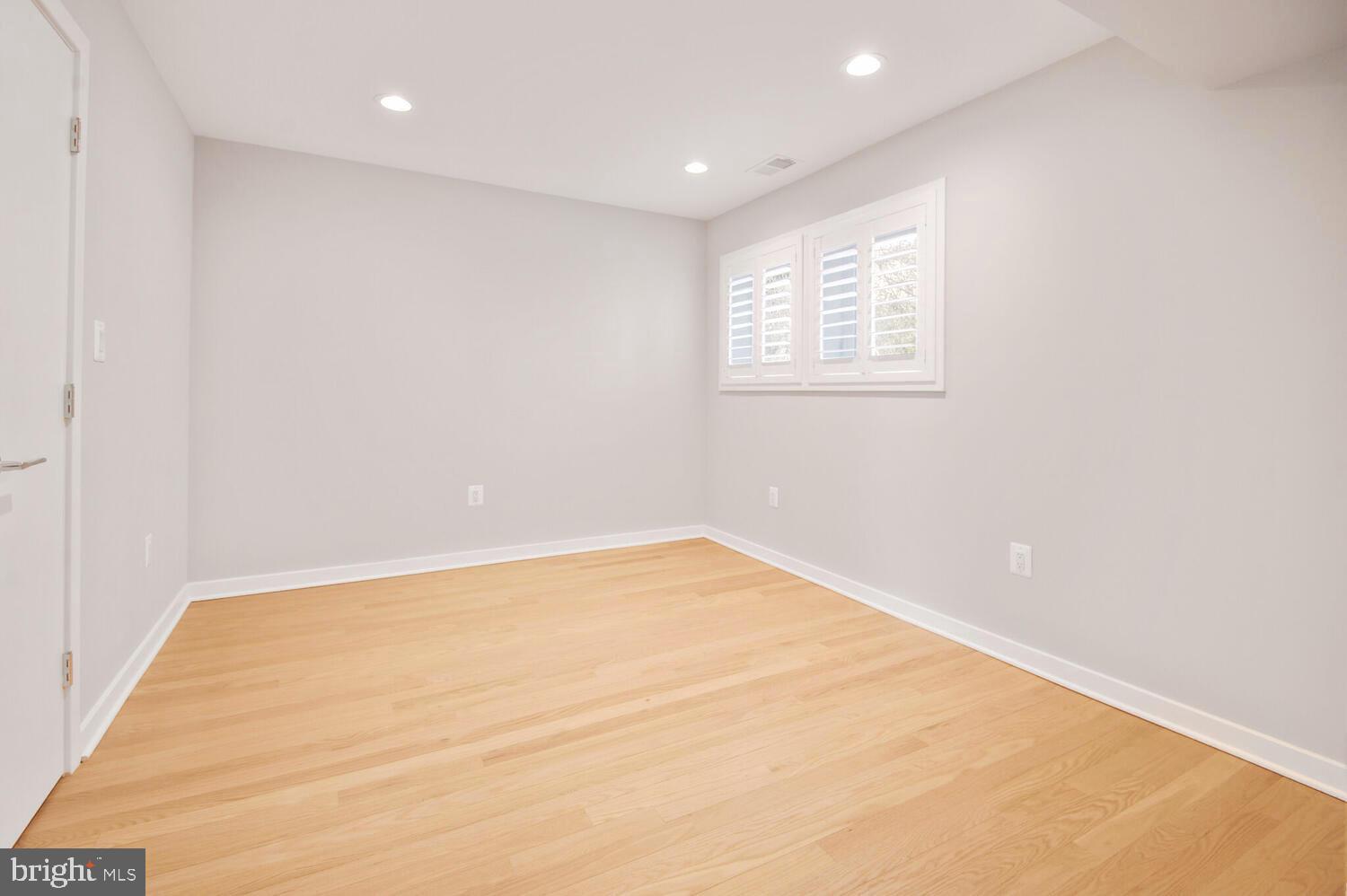 BARCROFT LAKE SHORES - Residential Lease