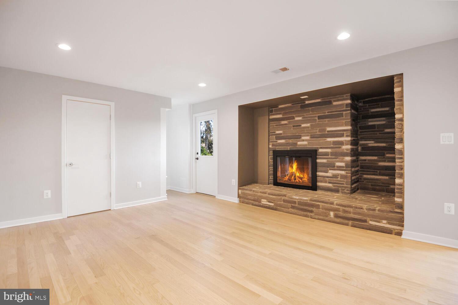 BARCROFT LAKE SHORES - Residential Lease