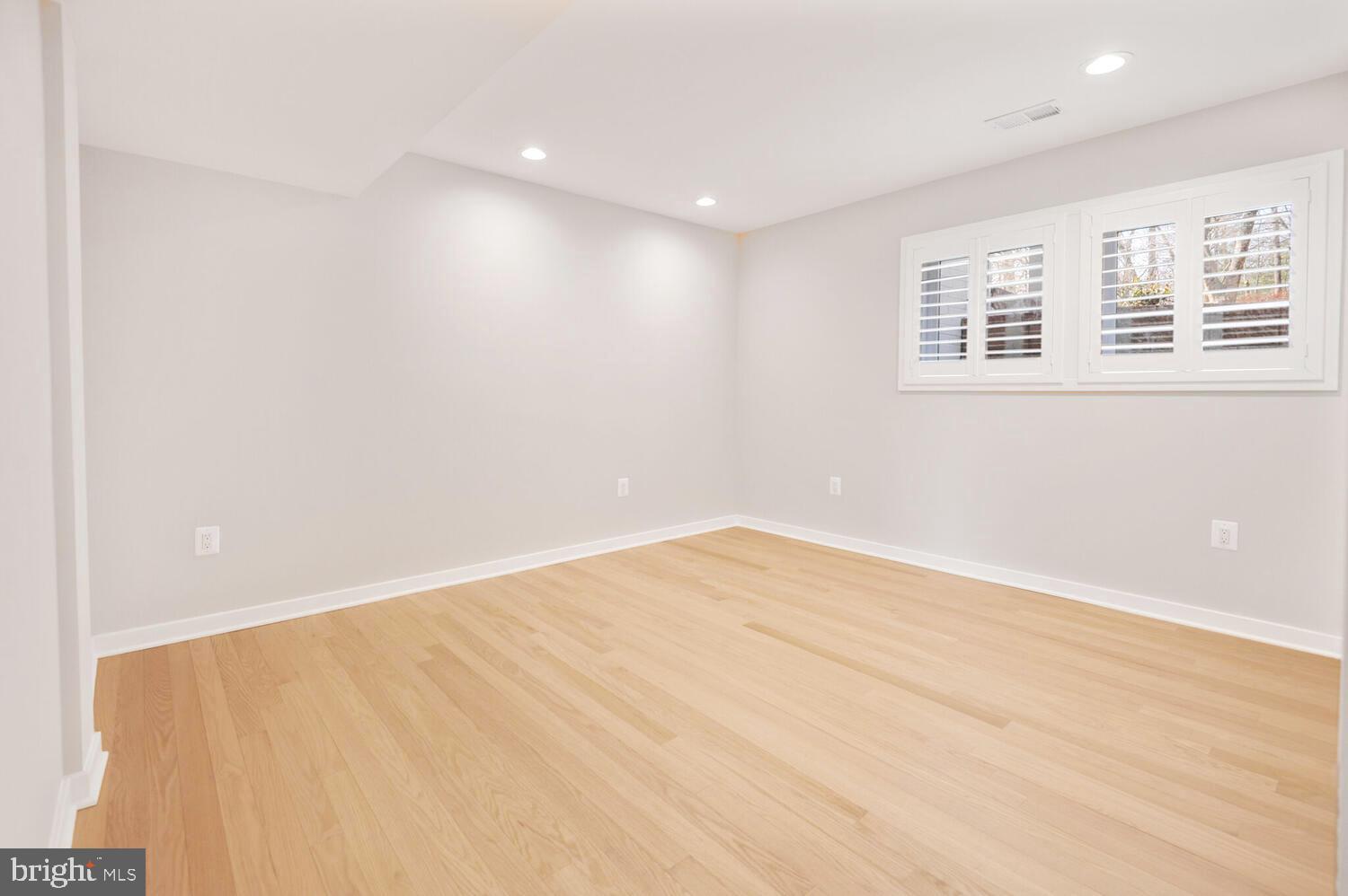 BARCROFT LAKE SHORES - Residential Lease