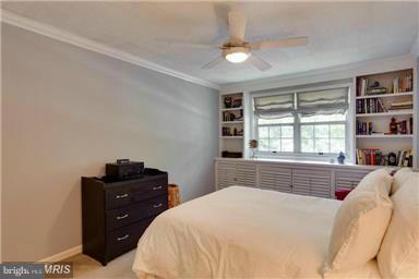 ARLINGTON OAKS - Residential Lease