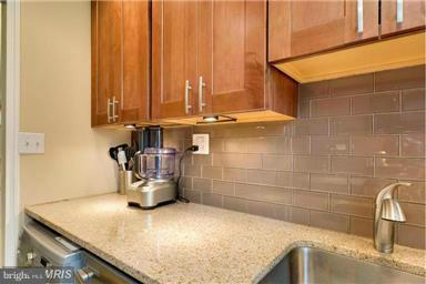 ARLINGTON OAKS - Residential Lease