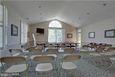 ARLINGTON OAKS - Residential Lease