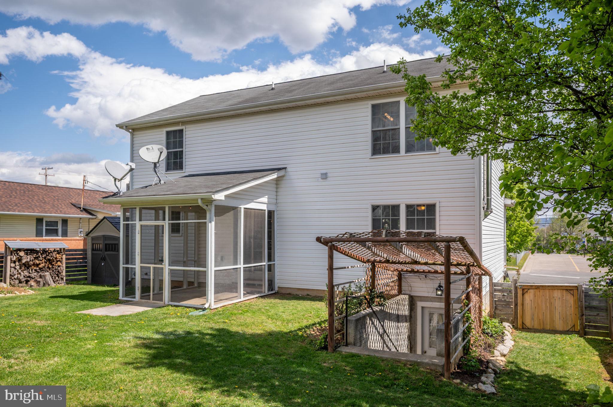 WOODSIDE - Residential