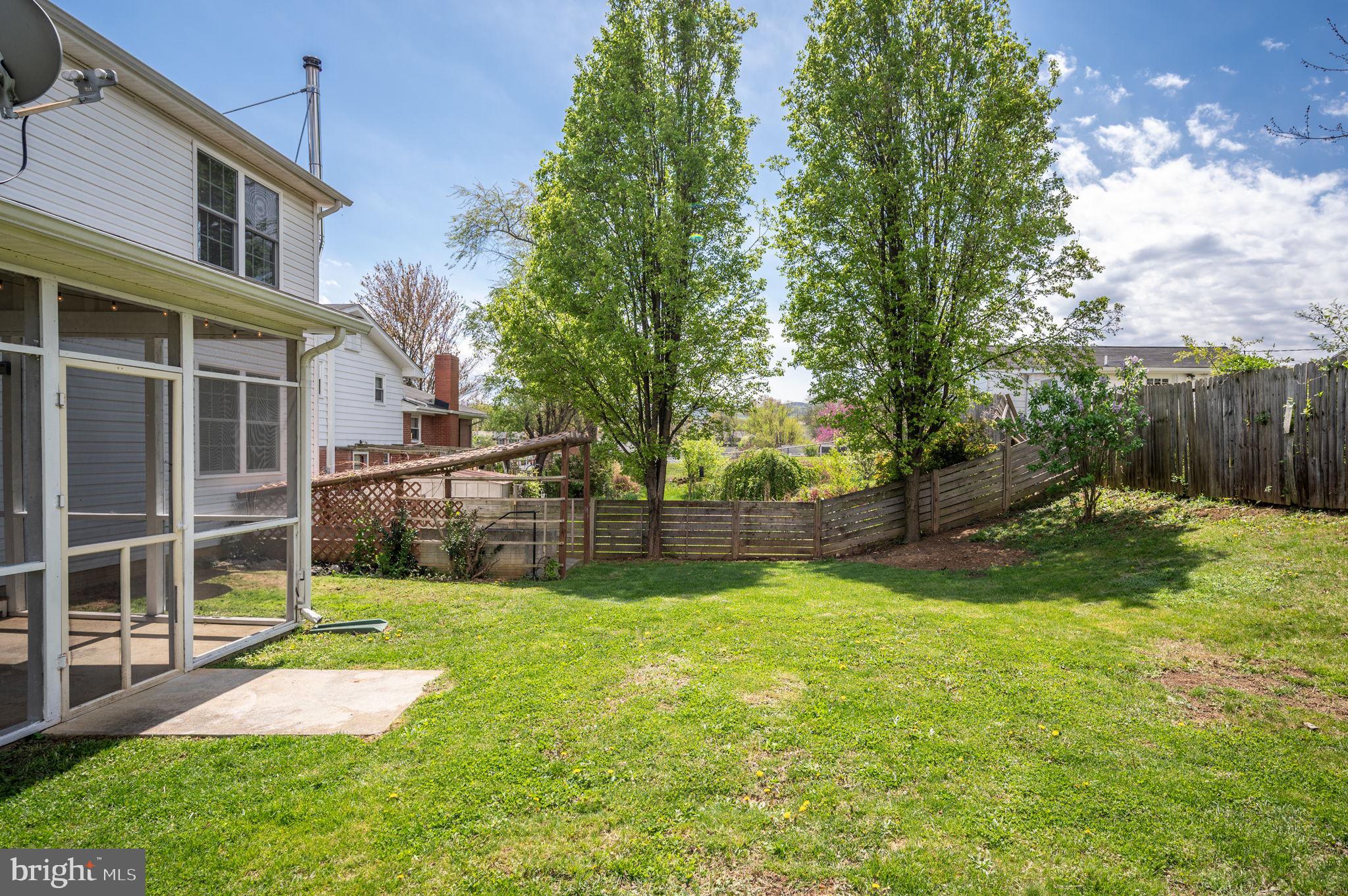 WOODSIDE - Residential