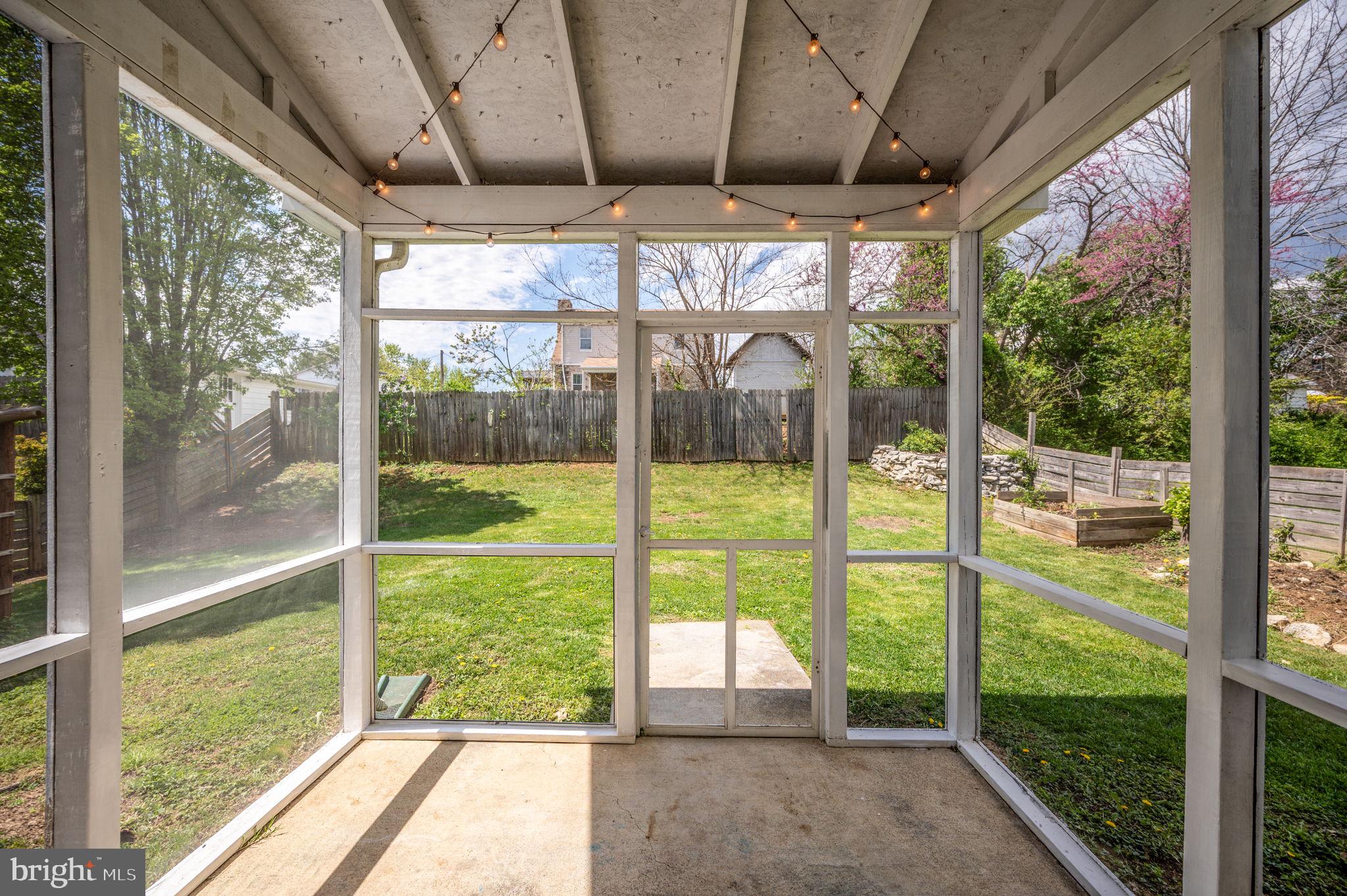 WOODSIDE - Residential