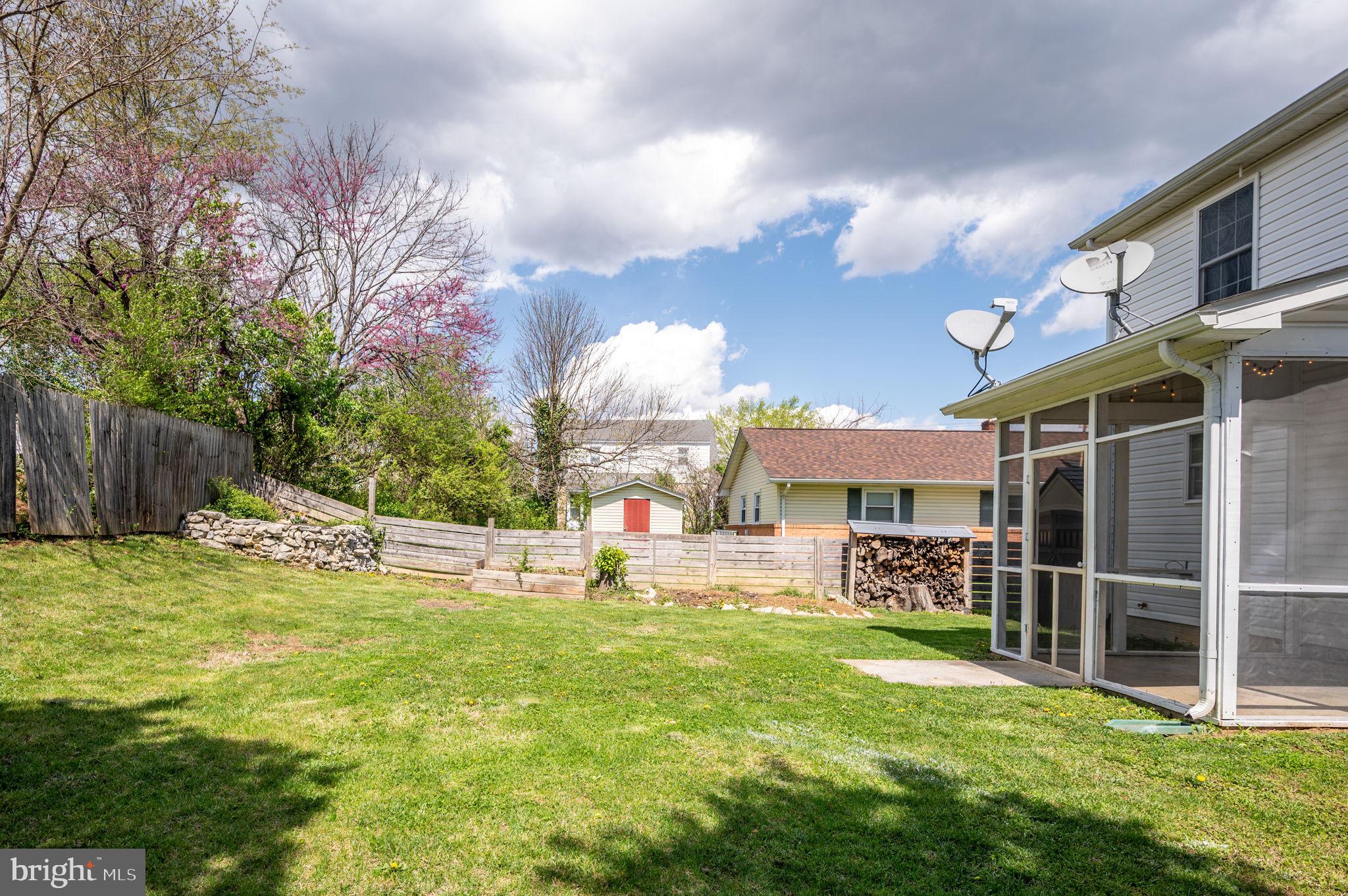 WOODSIDE - Residential