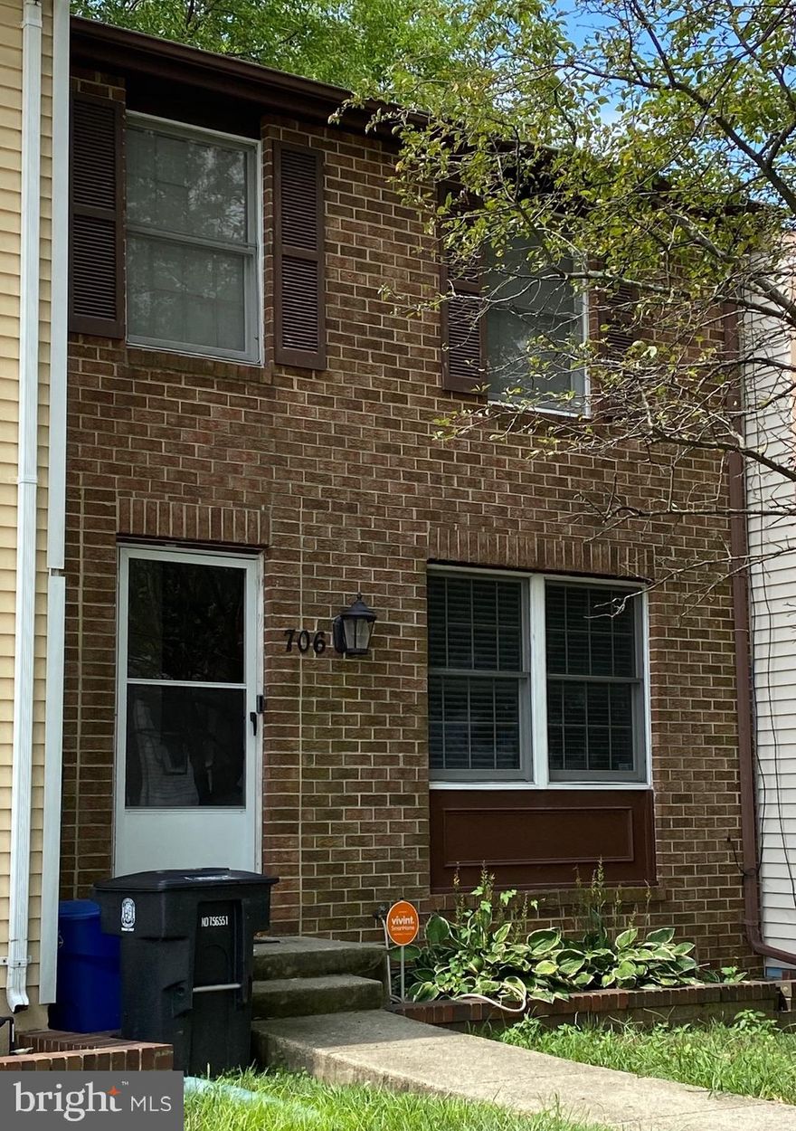 Move in ready, 3 levels,  3 bedroom, & 3 bathroom.  Welcome Home