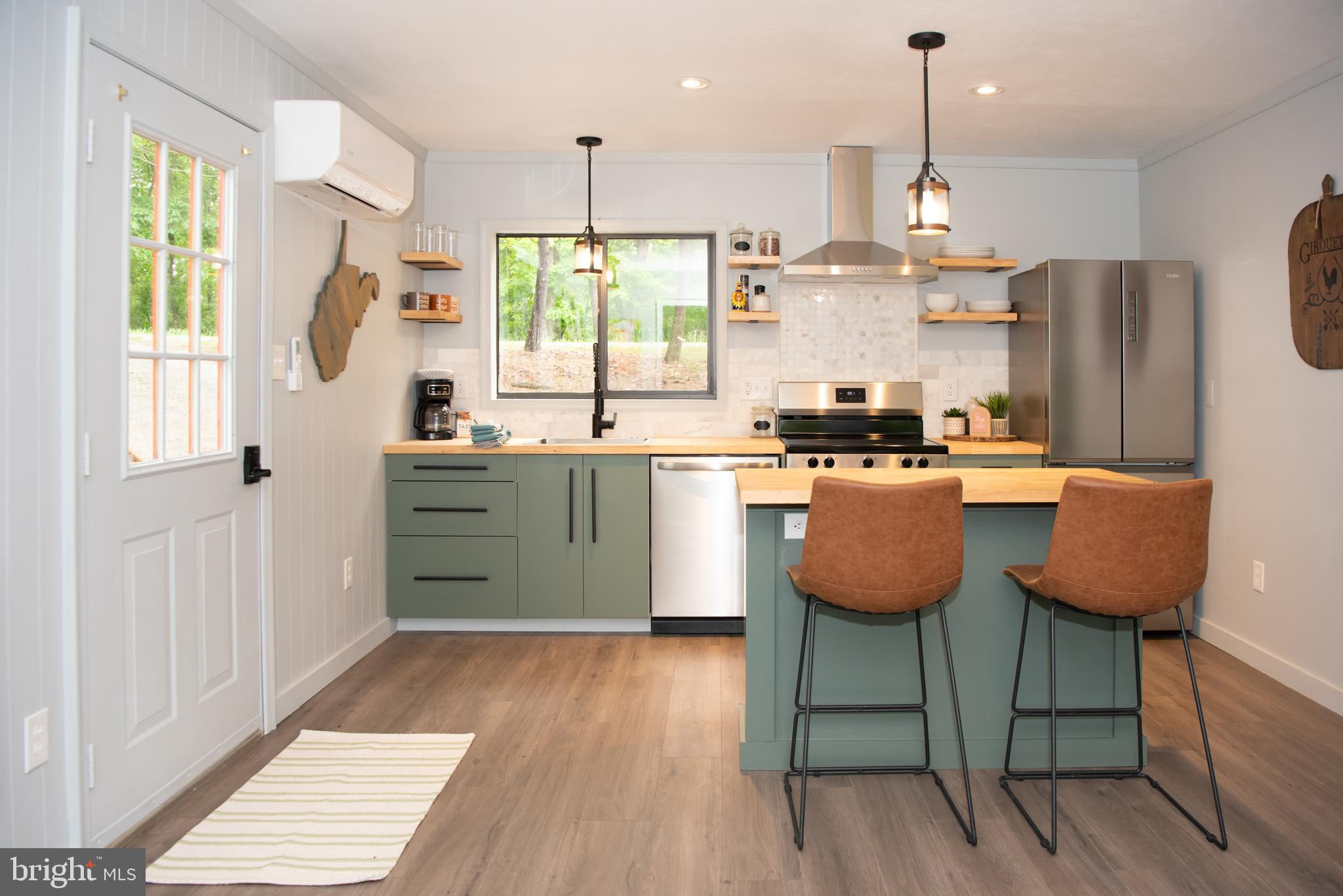 CABINS AT LOST RIVER - Residential