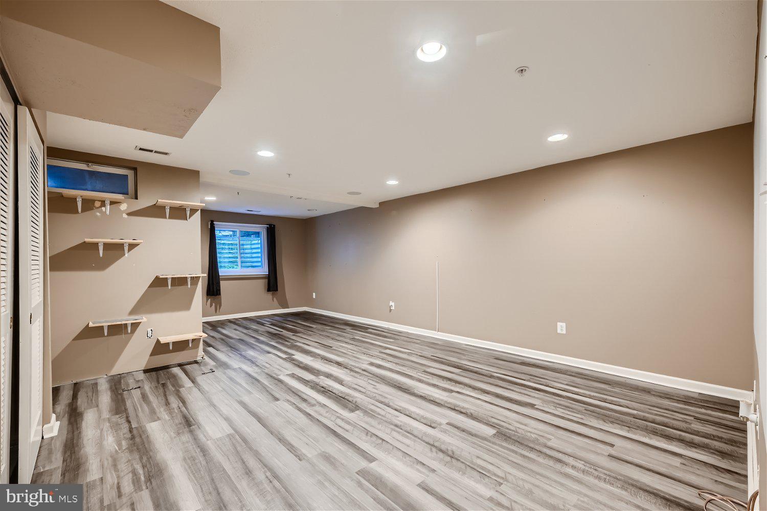 SENECA POINTE - Residential