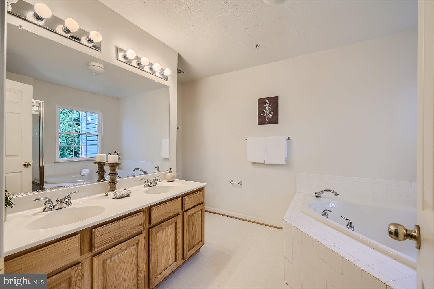 SENECA POINTE - Residential