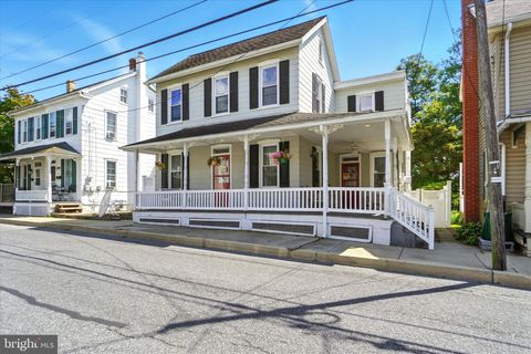 Photo of 131 N Cedar Street, LITITZ, PA 17543 (MLS # PALA2075950)