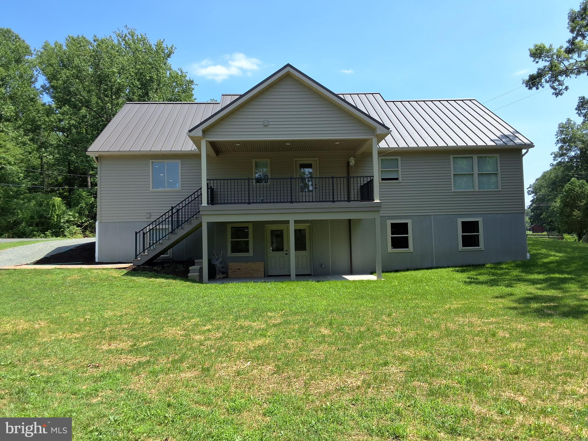 1689 READING ROAD