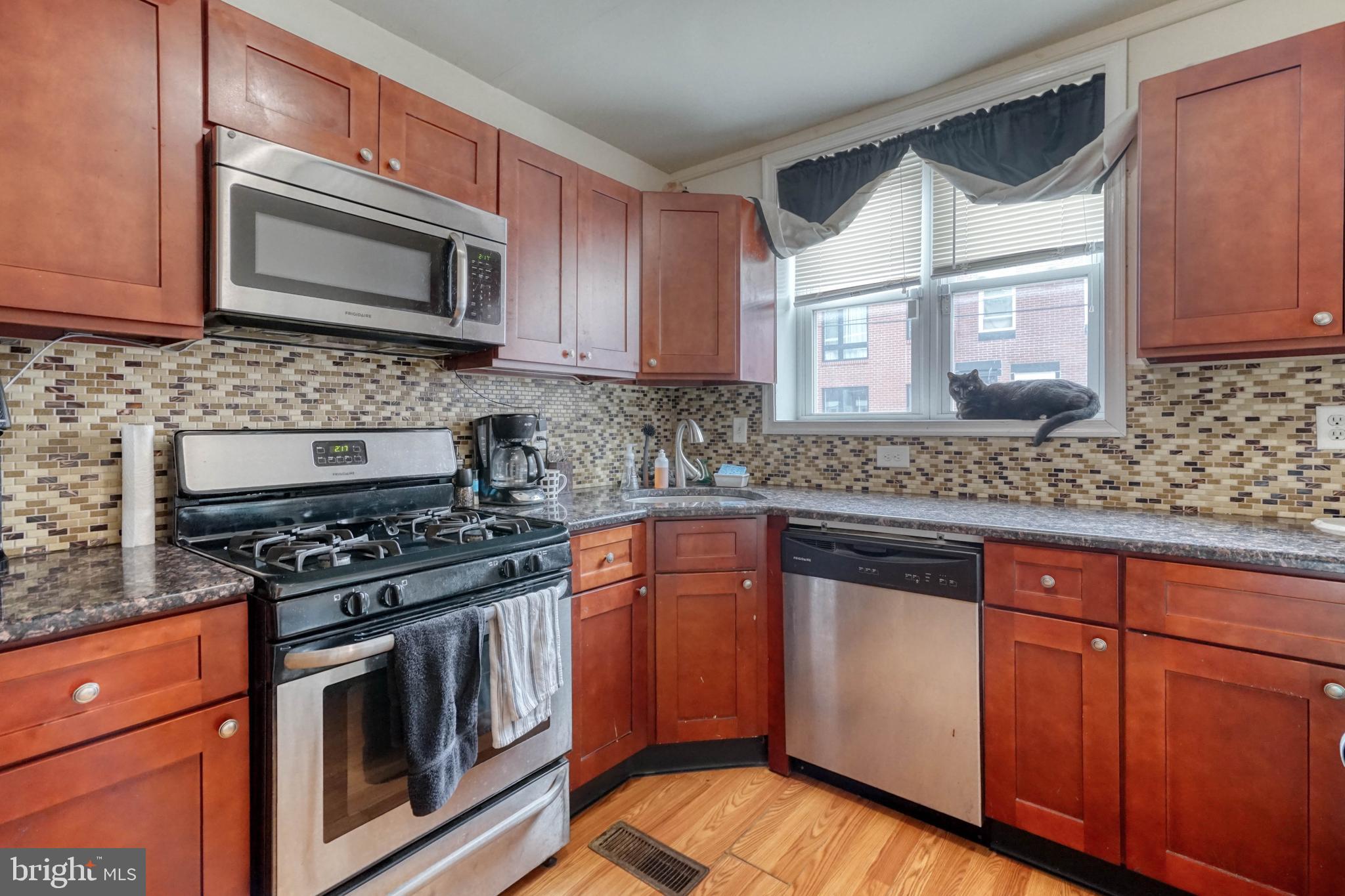 POINT BREEZE - Residential Income