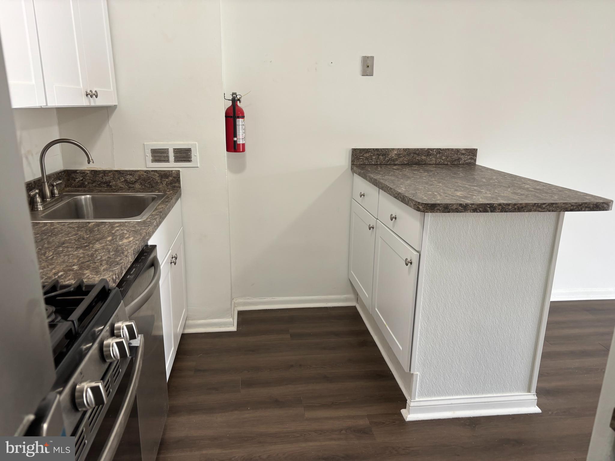 1001 N KINGS HIGHWAY 309