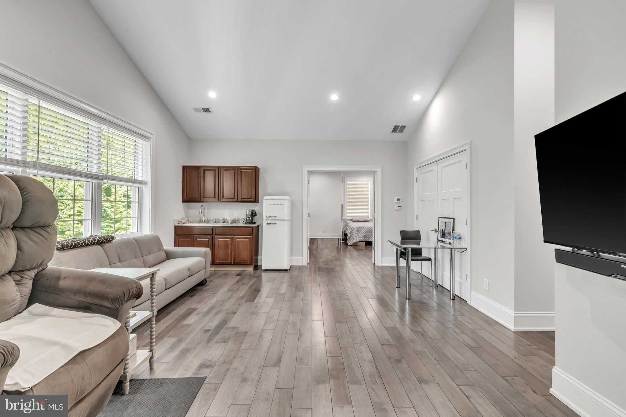 ROCKY HILL - Residential