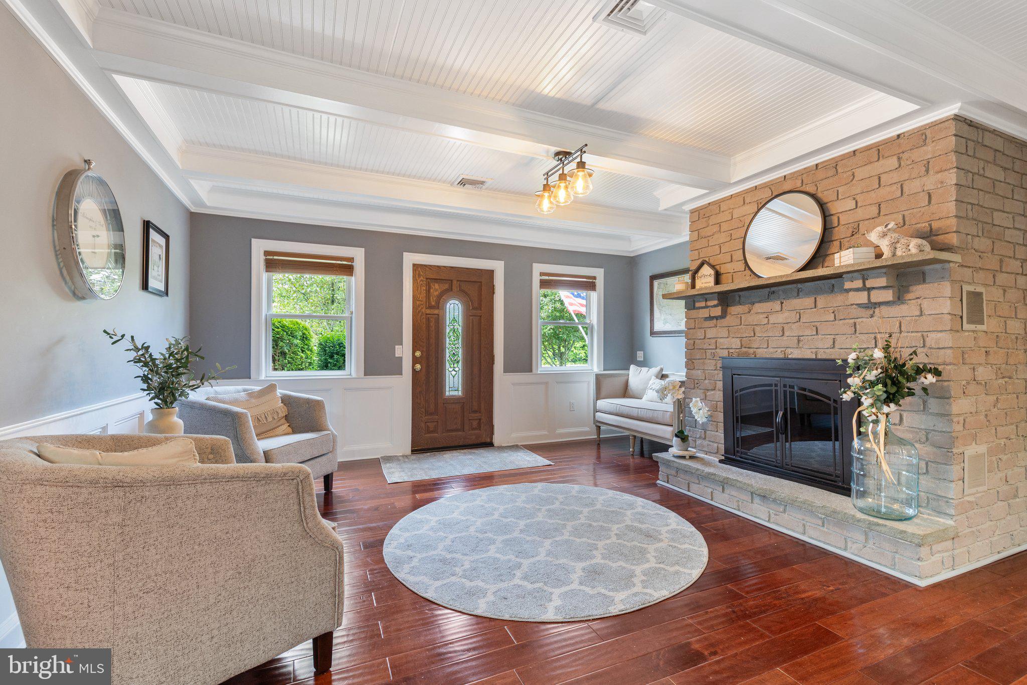 1104 N PLEASANTVIEW ROAD