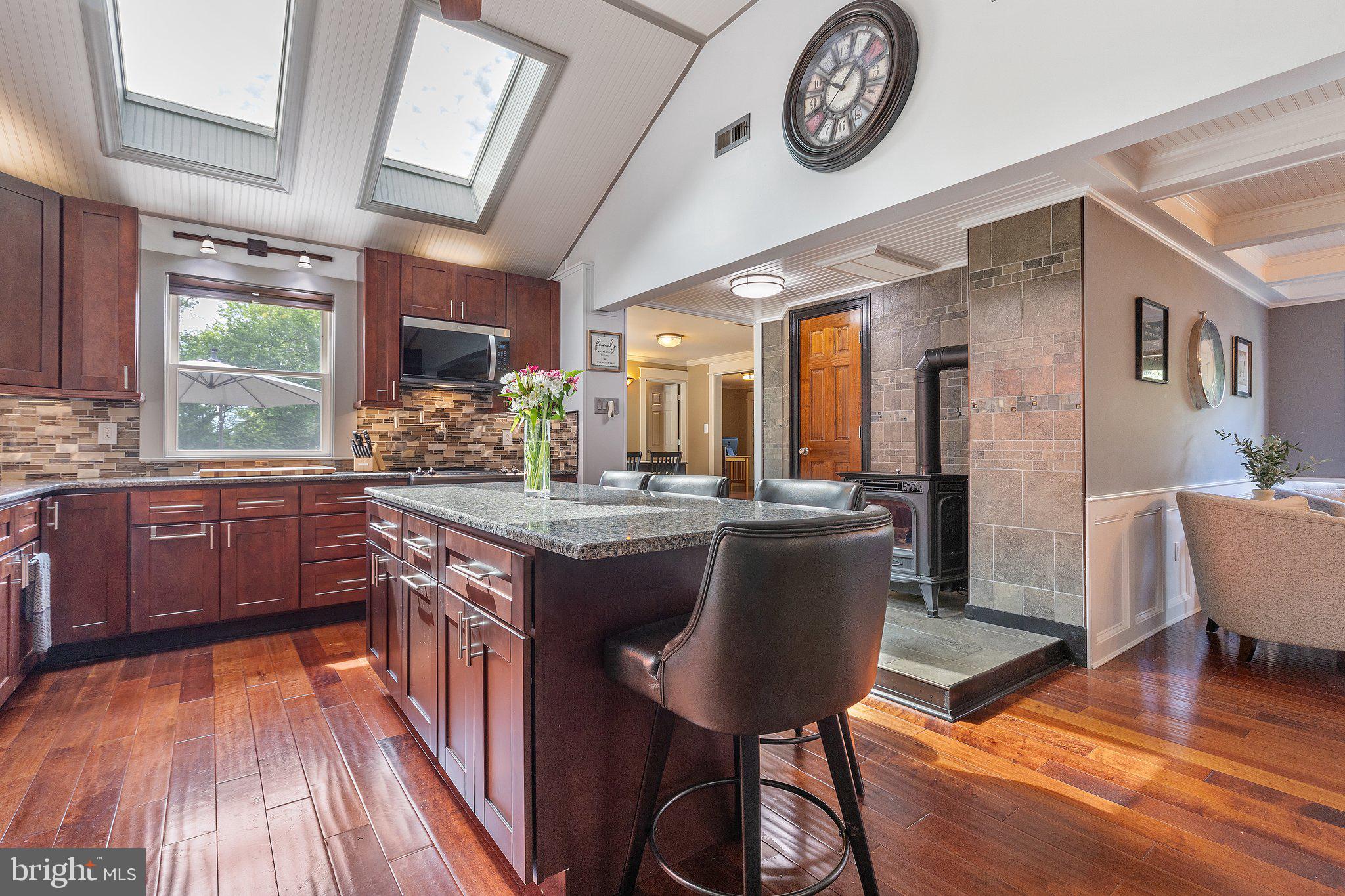 1104 N PLEASANTVIEW ROAD