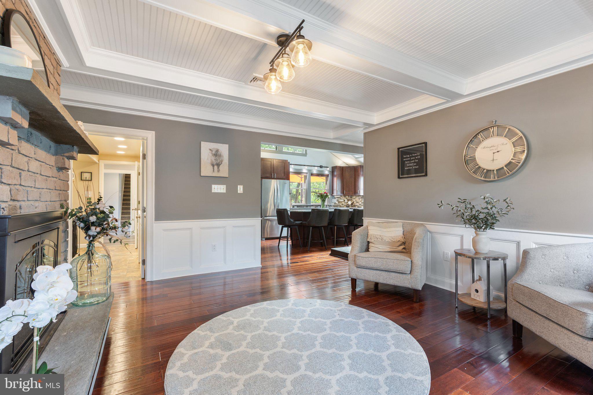 1104 N PLEASANTVIEW ROAD