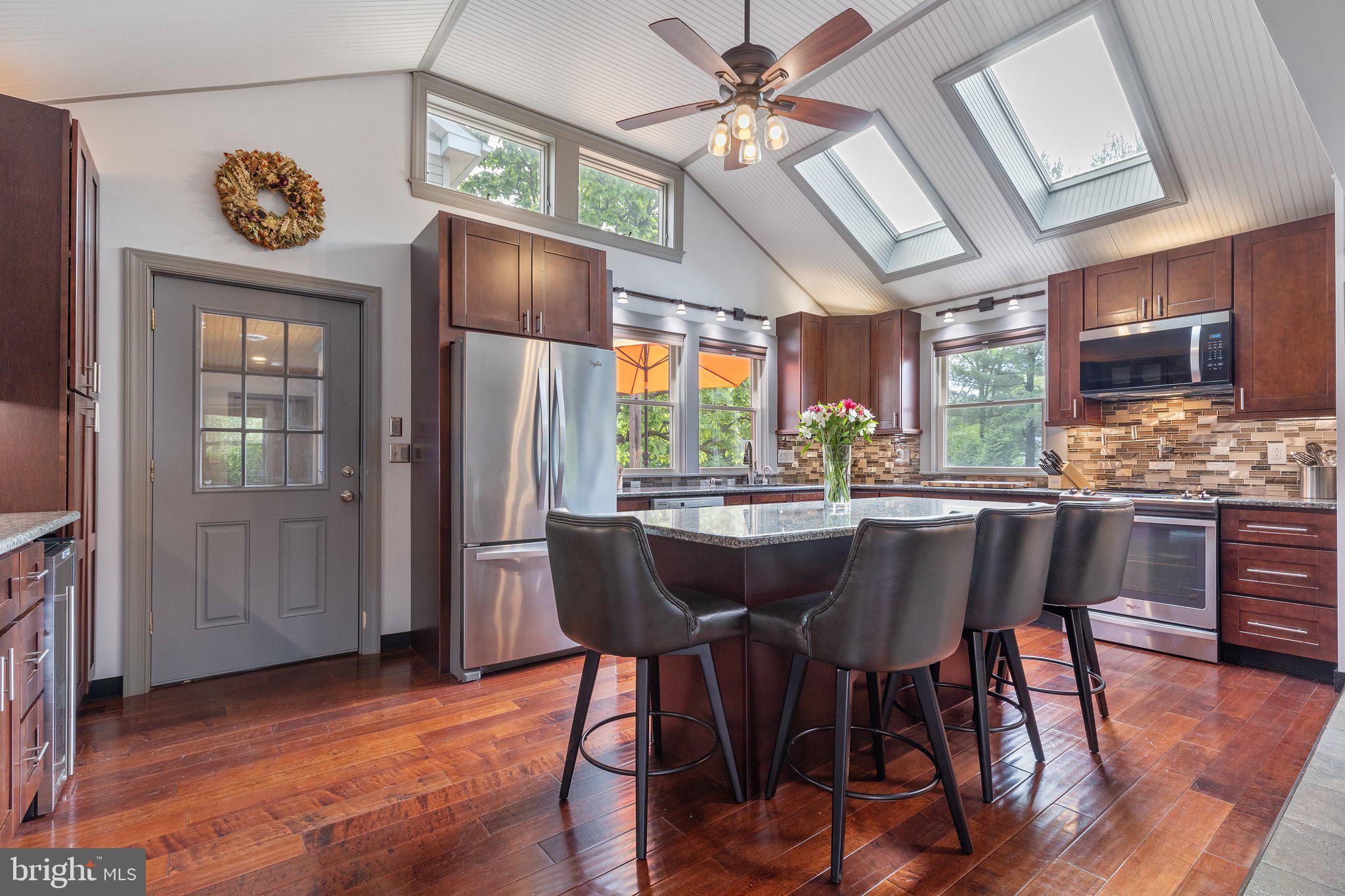 1104 N PLEASANTVIEW ROAD