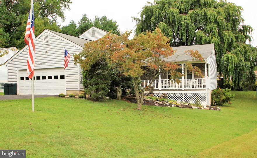 Beautiful Split-Level Home with Spacious Open Floor Plan. Large Country Porch overlooking Multi-level Koi Pond. Master Suite with Walk-in Closet, and Built-in Vanity. Family Room with Cozy Wood Burning Fireplace. Main Level Guest Bedroom with Full Bath. Large Recreation Room with Pool Table! Just minutes to Quantico, Schools, Restaurants, and Great Shopping. No HOA!