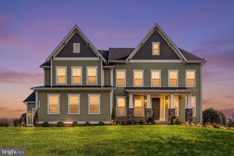 Photo of 25014 Dahlia Manor Place, ALDIE, VA 20105 (MLS # VALO2119744)