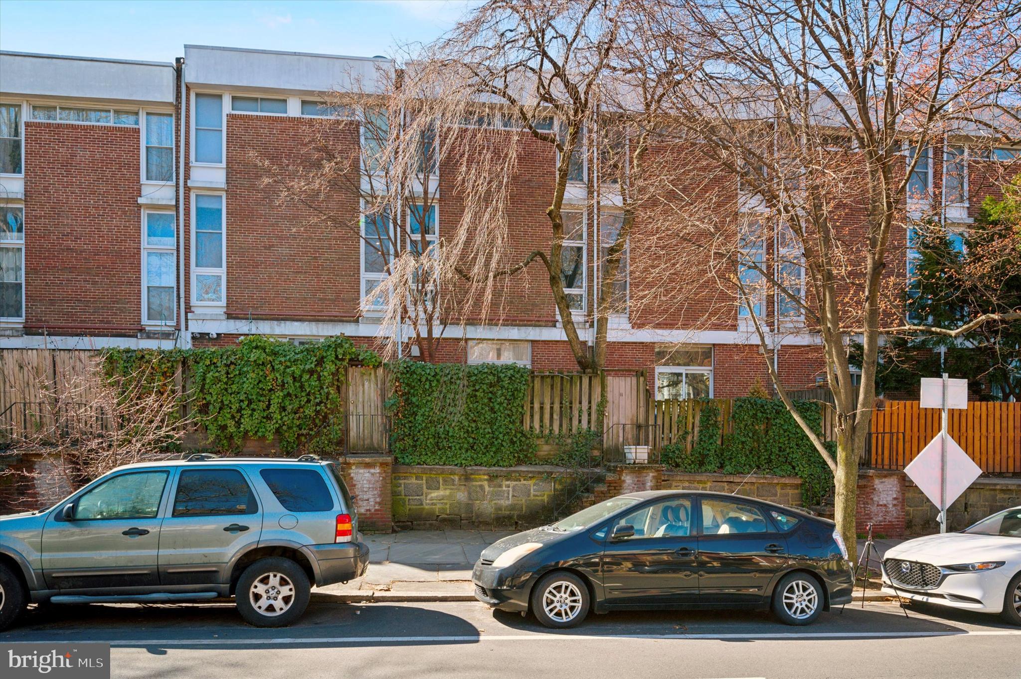 11 UNIVERSITY MEWS