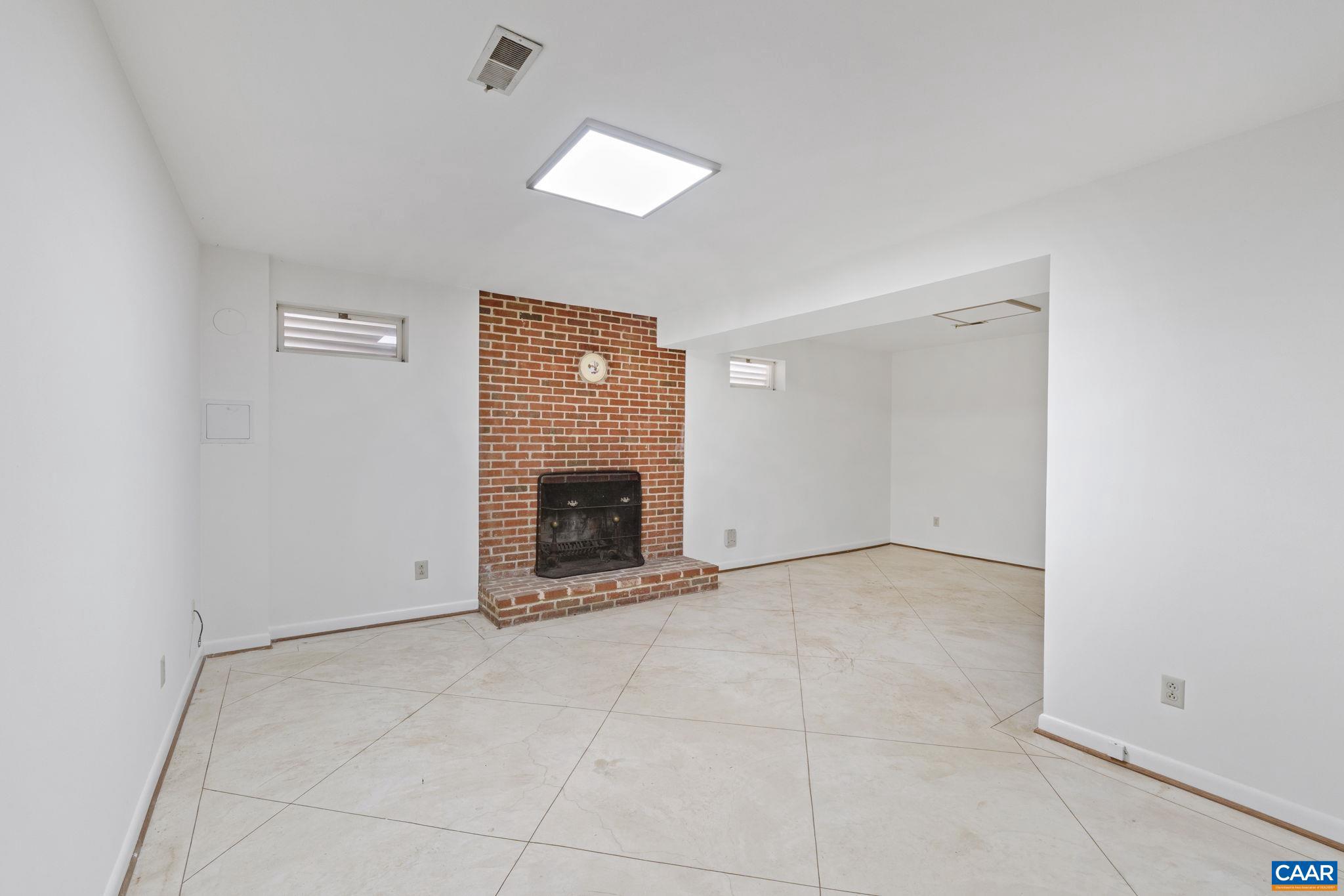 OLDE OAK COURT - Residential