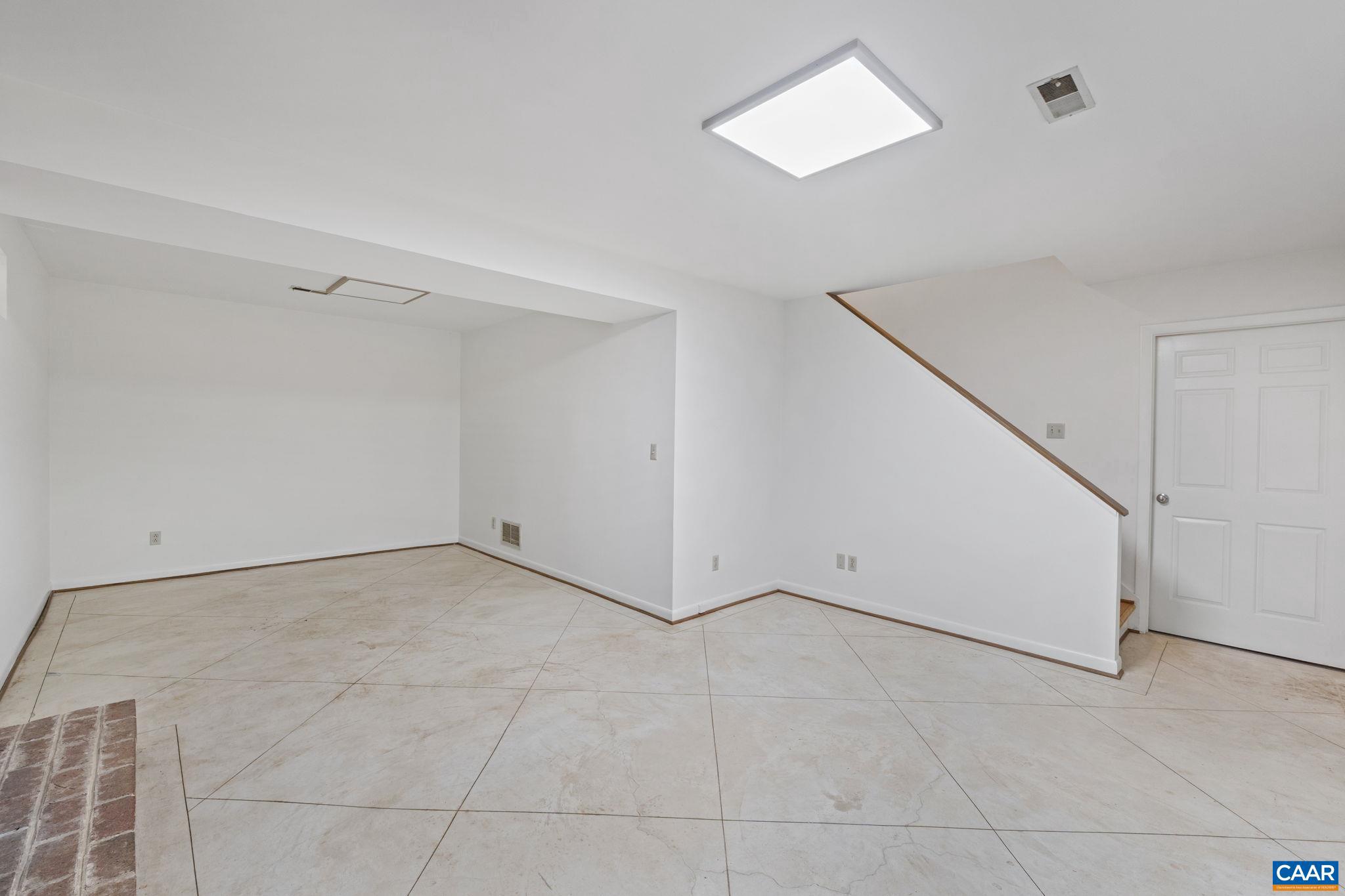 OLDE OAK COURT - Residential