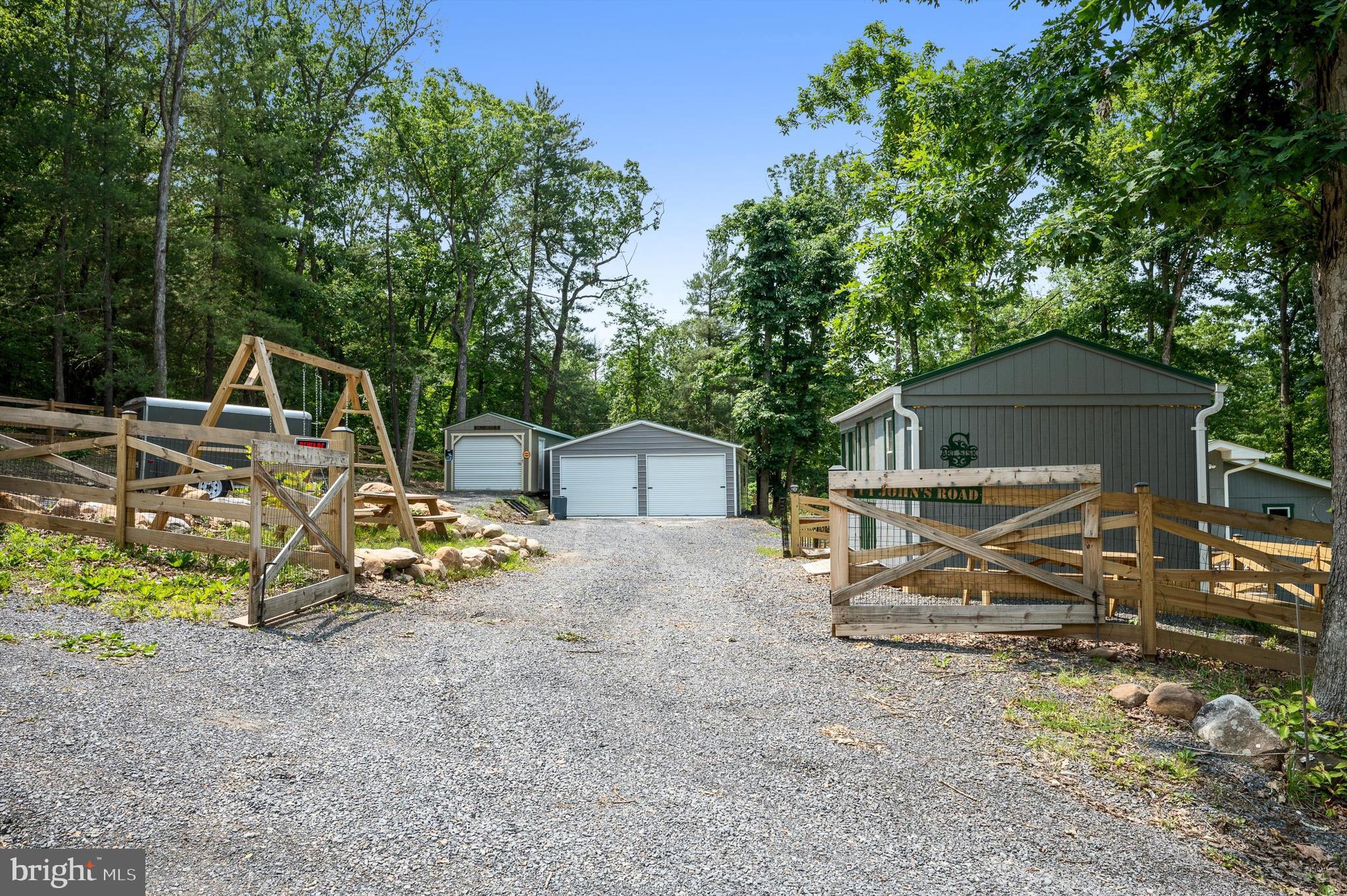 GOLDEN ACRES - Residential