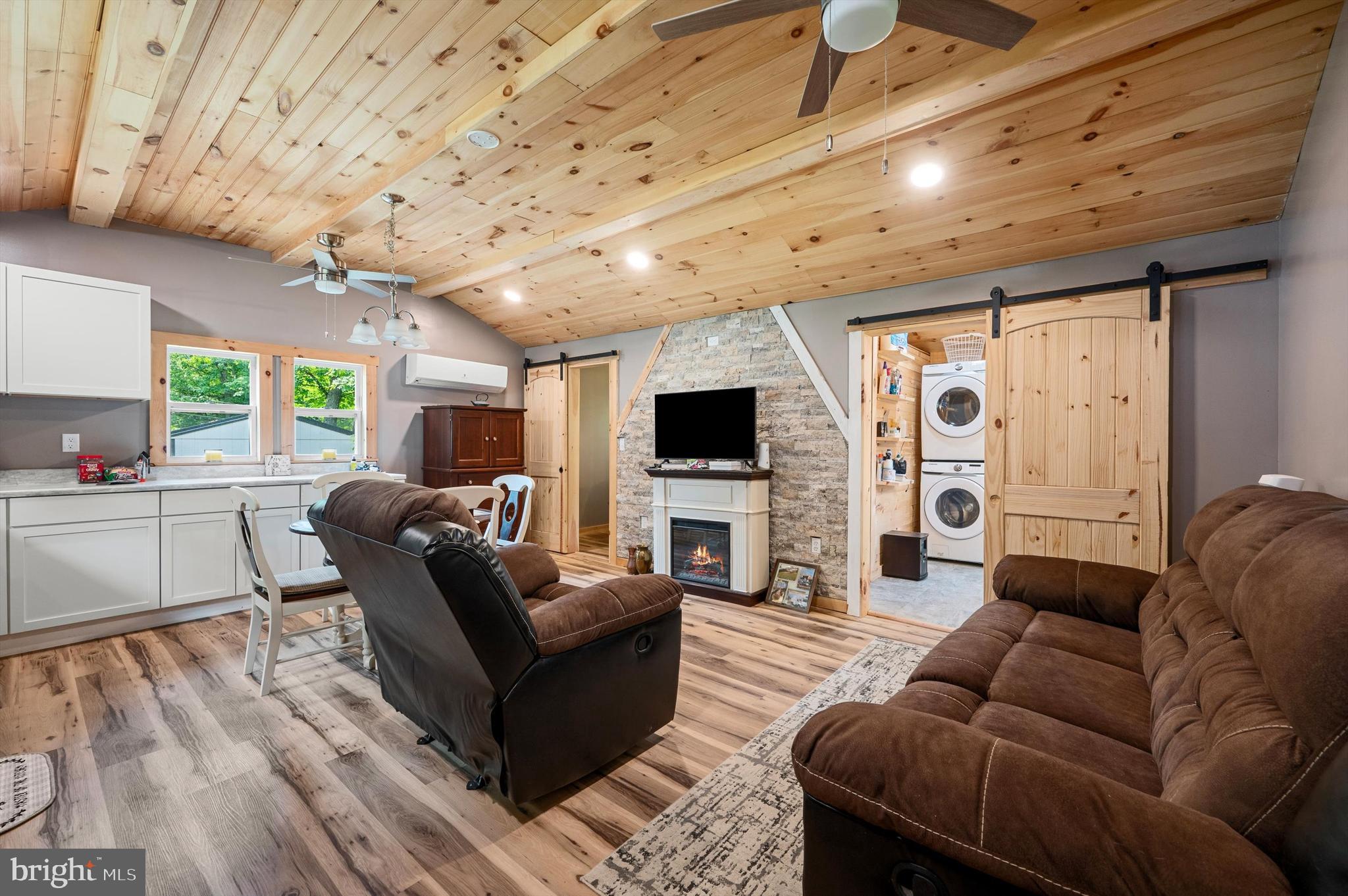 GOLDEN ACRES - Residential