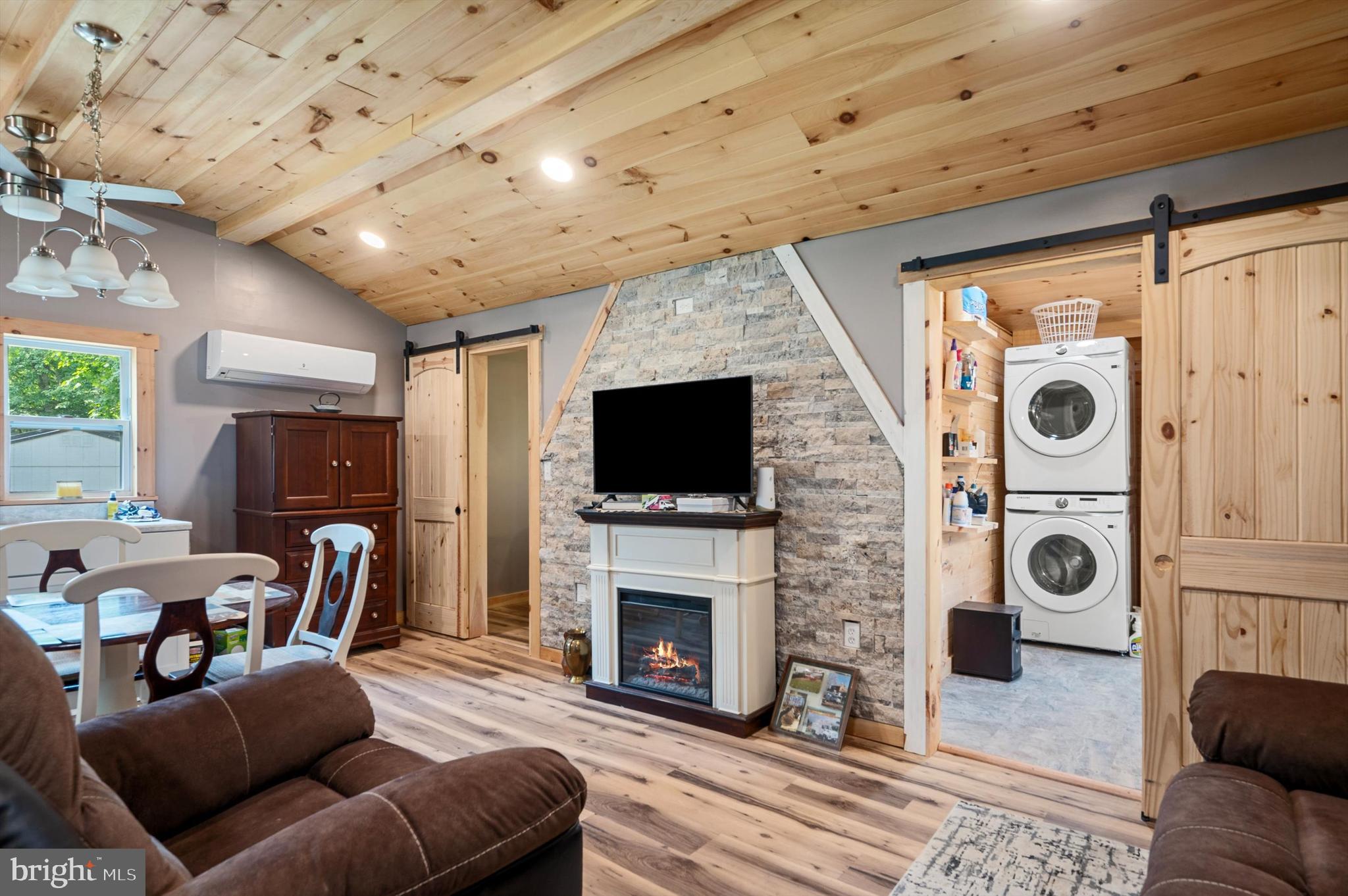 GOLDEN ACRES - Residential