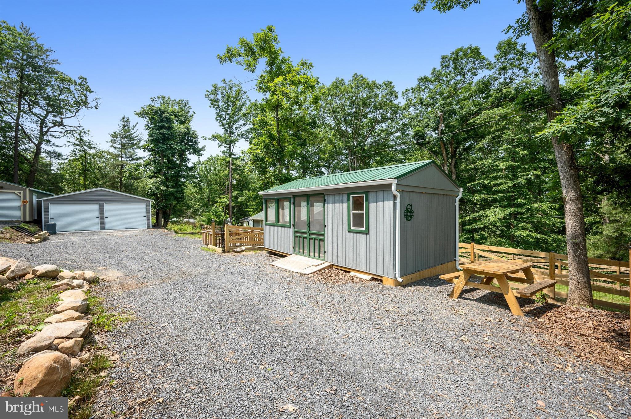 GOLDEN ACRES - Residential